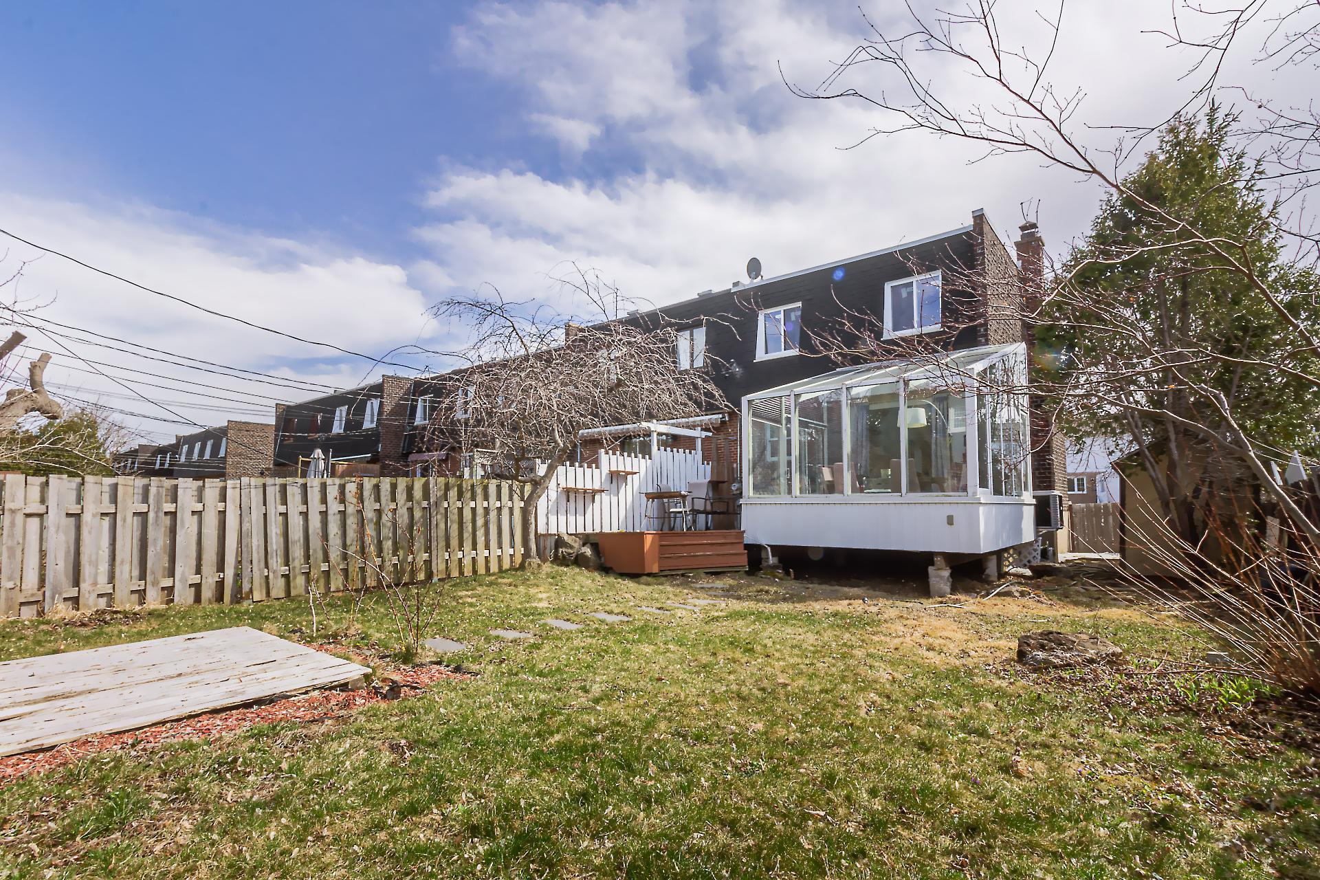









1200


Rue Pellerin

,
Brossard,




QC
J4W2L3

