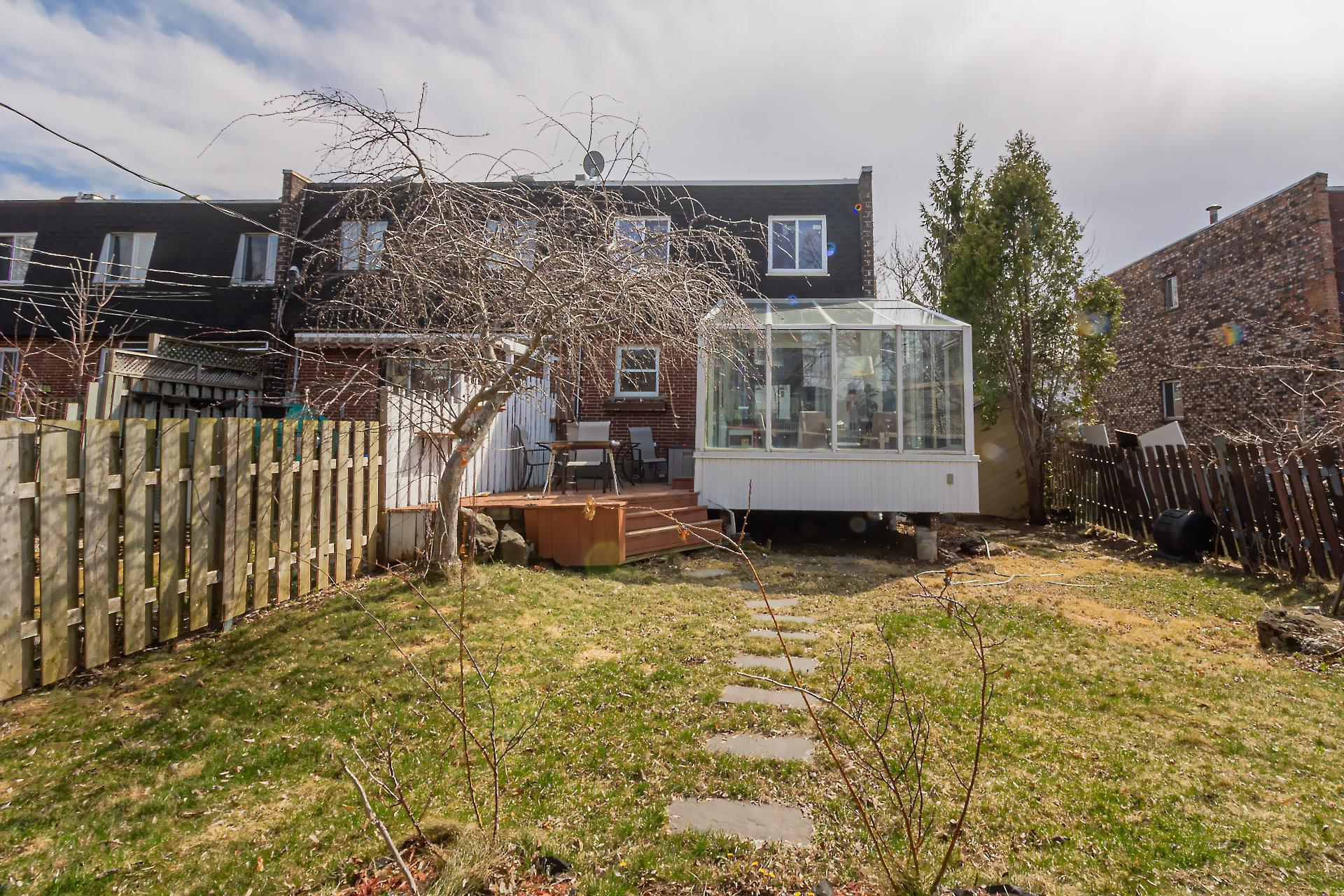 









1200


Rue Pellerin

,
Brossard,




QC
J4W2L3

