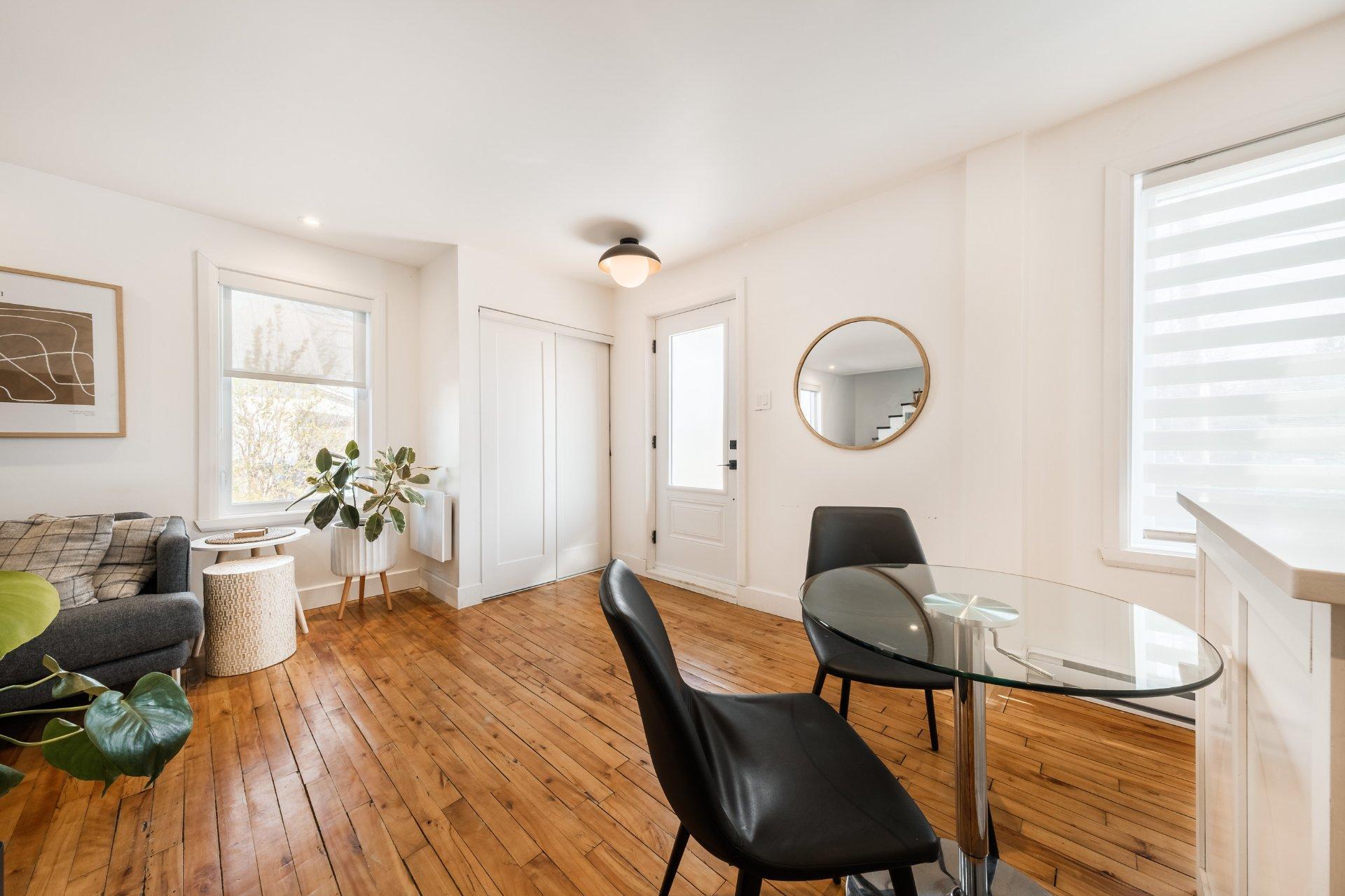 









80


Rue Désautels

,
Mont-Saint-Hilaire,




QC
J3H3B9

