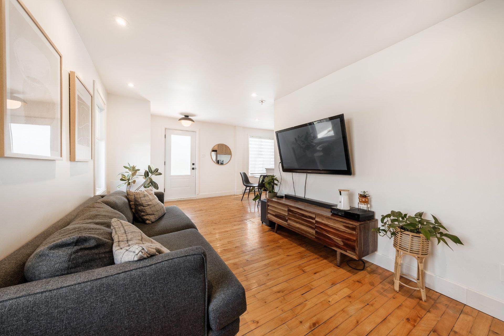









80


Rue Désautels

,
Mont-Saint-Hilaire,




QC
J3H3B9

