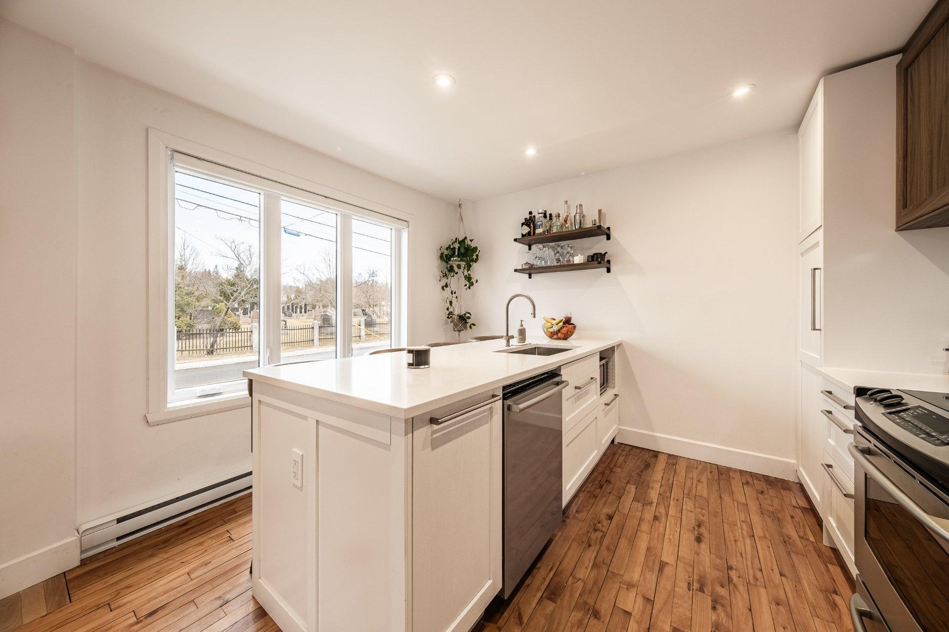 









80


Rue Désautels

,
Mont-Saint-Hilaire,




QC
J3H3B9

