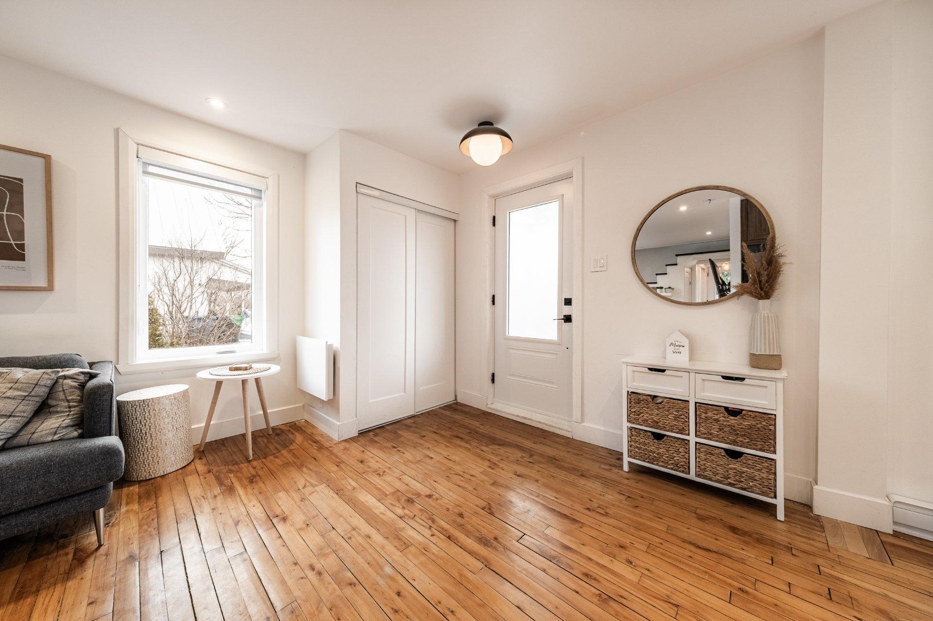 









80


Rue Désautels

,
Mont-Saint-Hilaire,




QC
J3H3B9

