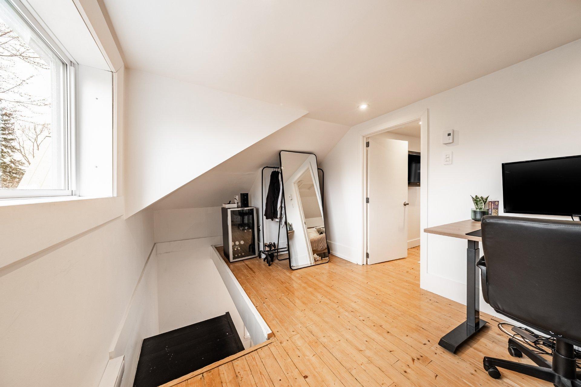 









80


Rue Désautels

,
Mont-Saint-Hilaire,




QC
J3H3B9

