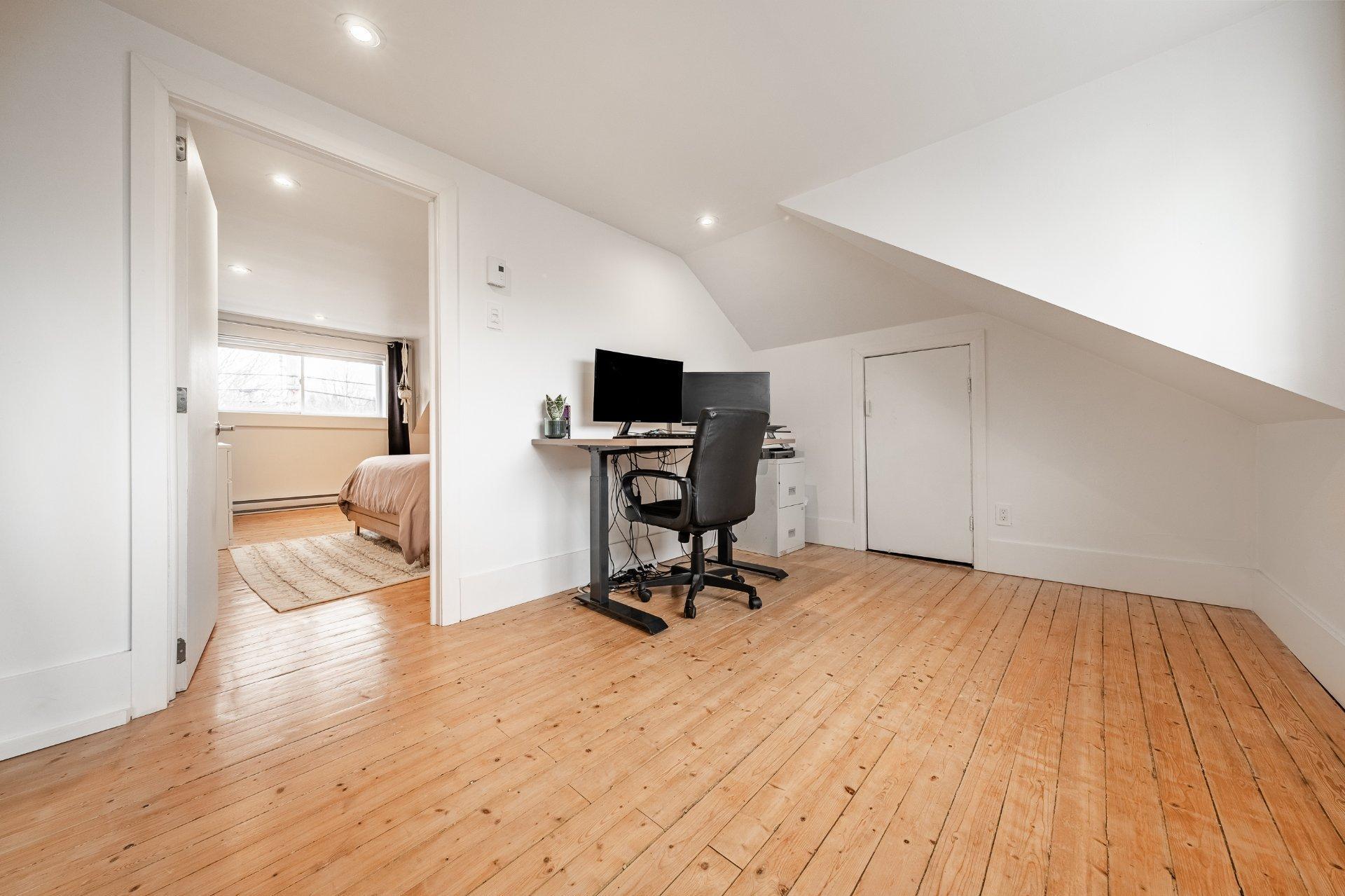 









80


Rue Désautels

,
Mont-Saint-Hilaire,




QC
J3H3B9

