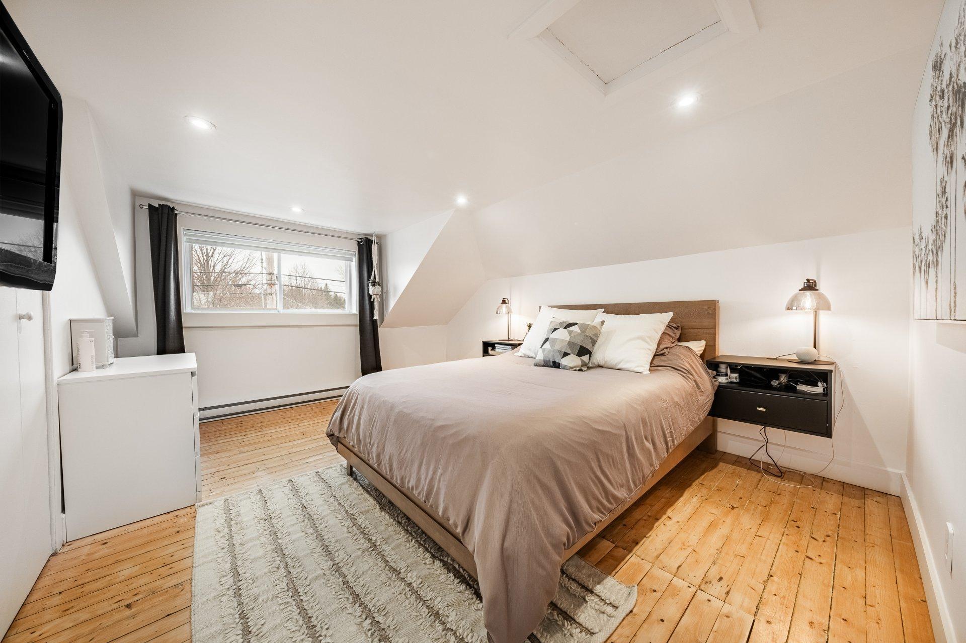 









80


Rue Désautels

,
Mont-Saint-Hilaire,




QC
J3H3B9

