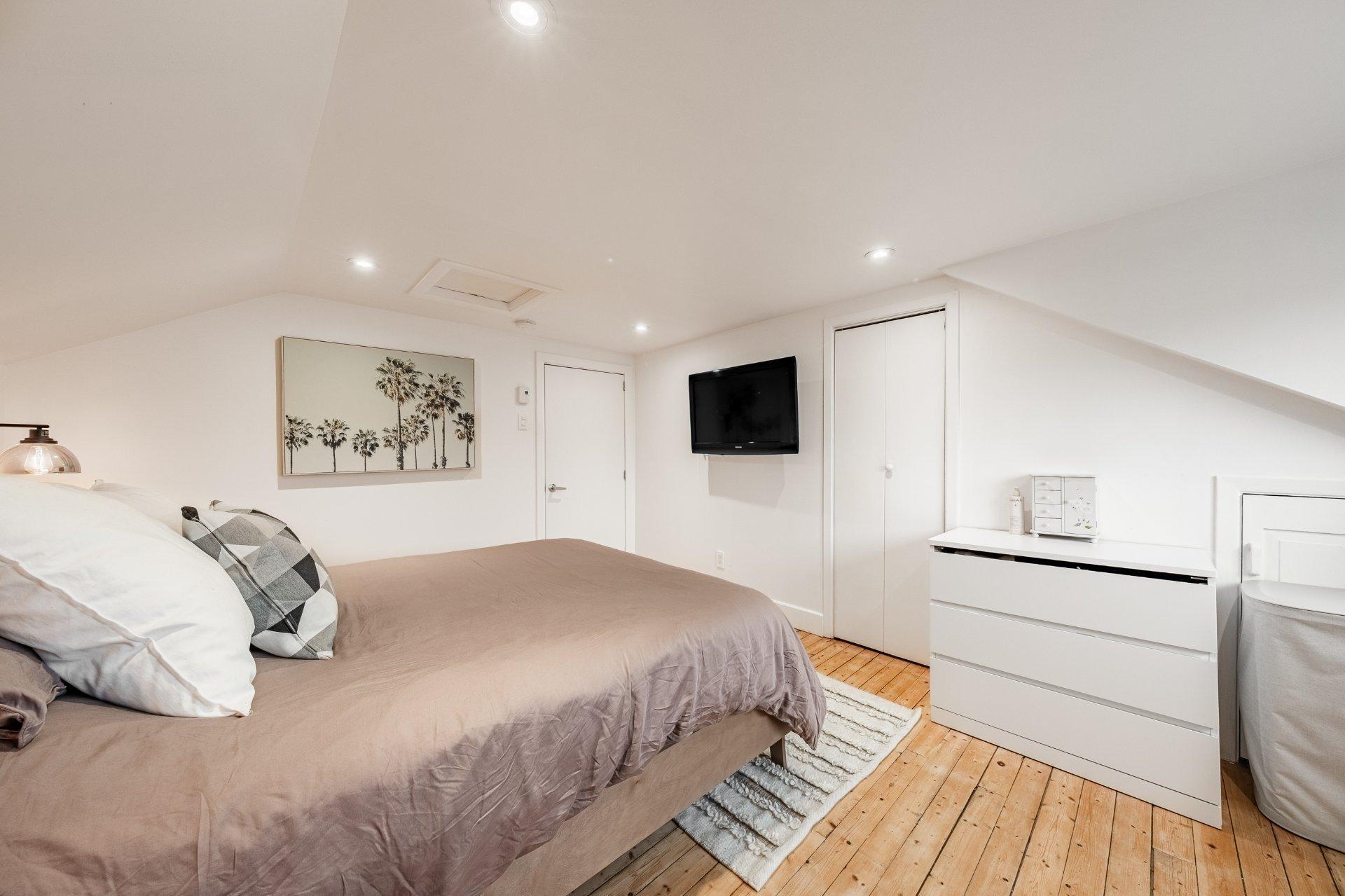 









80


Rue Désautels

,
Mont-Saint-Hilaire,




QC
J3H3B9

