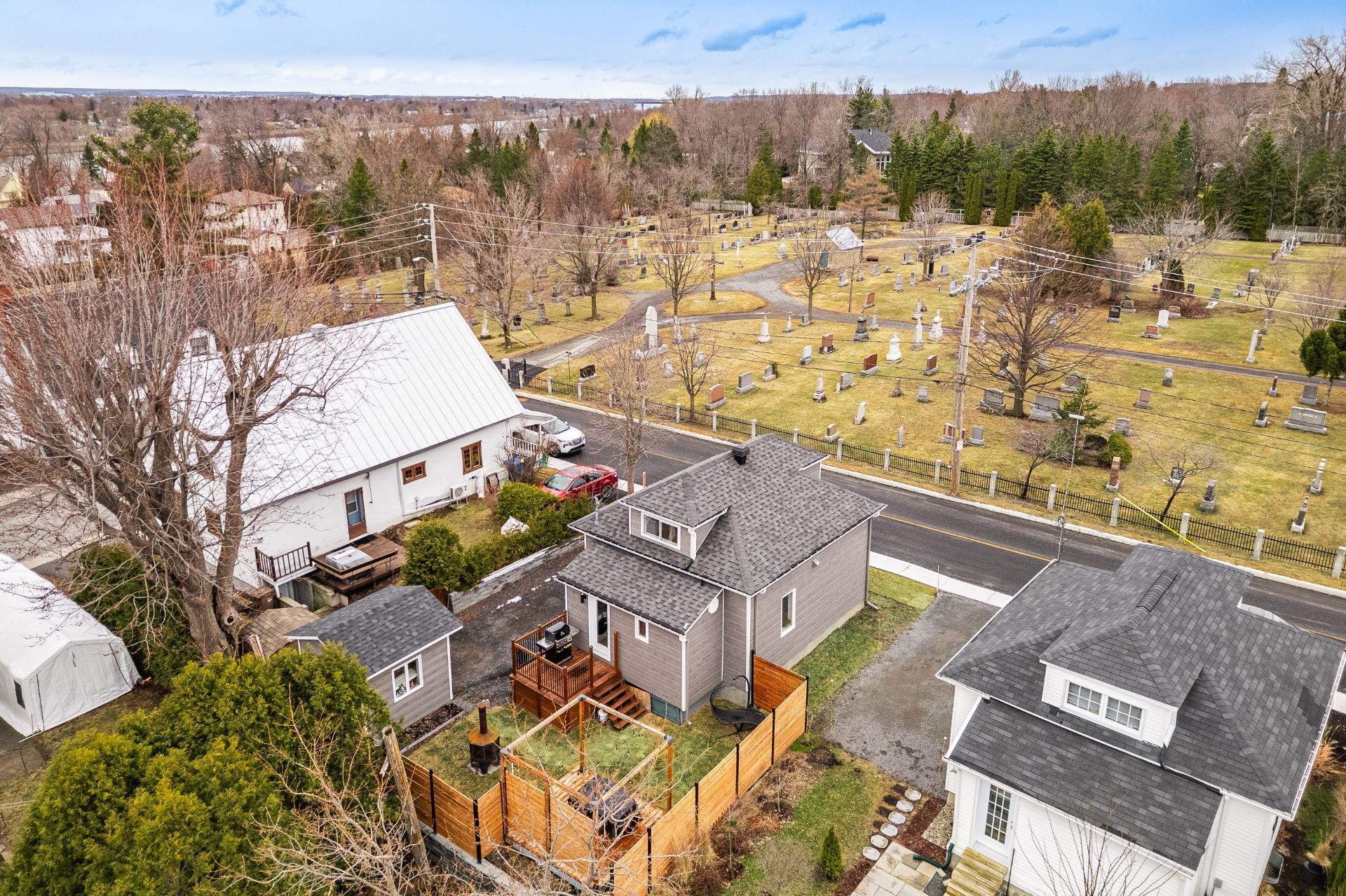 









80


Rue Désautels

,
Mont-Saint-Hilaire,




QC
J3H3B9

