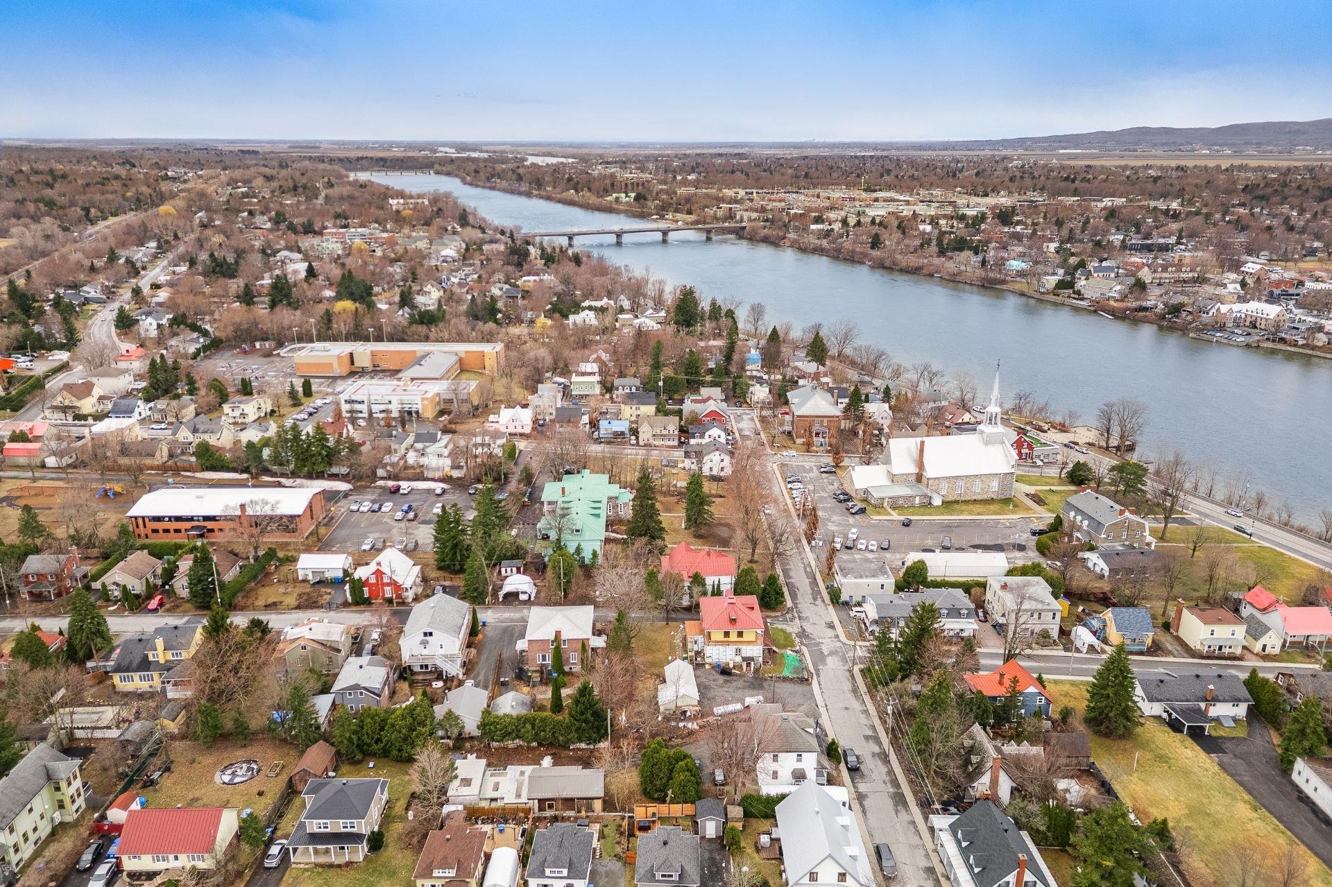 









80


Rue Désautels

,
Mont-Saint-Hilaire,




QC
J3H3B9

