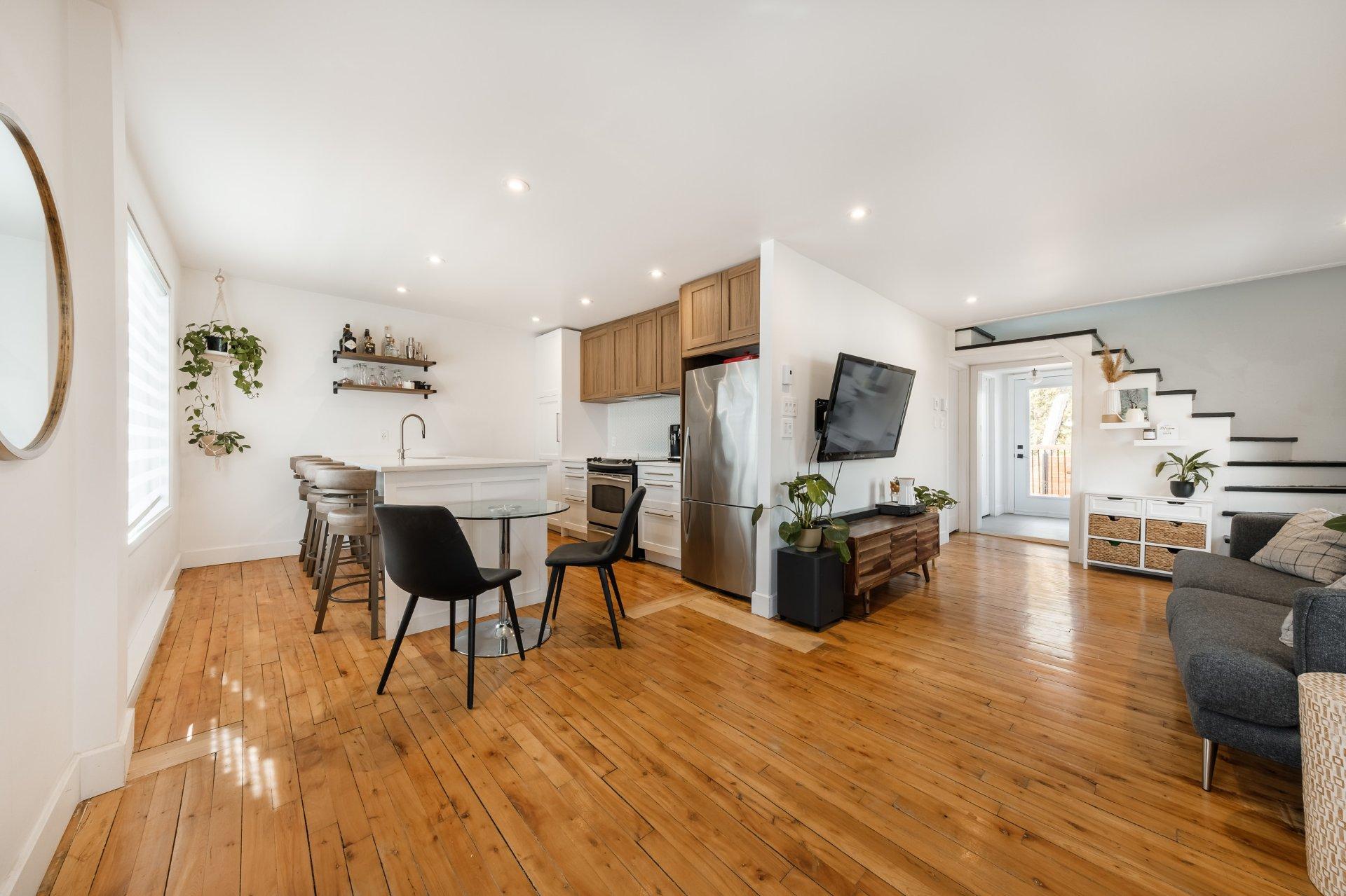 









80


Rue Désautels

,
Mont-Saint-Hilaire,




QC
J3H3B9

