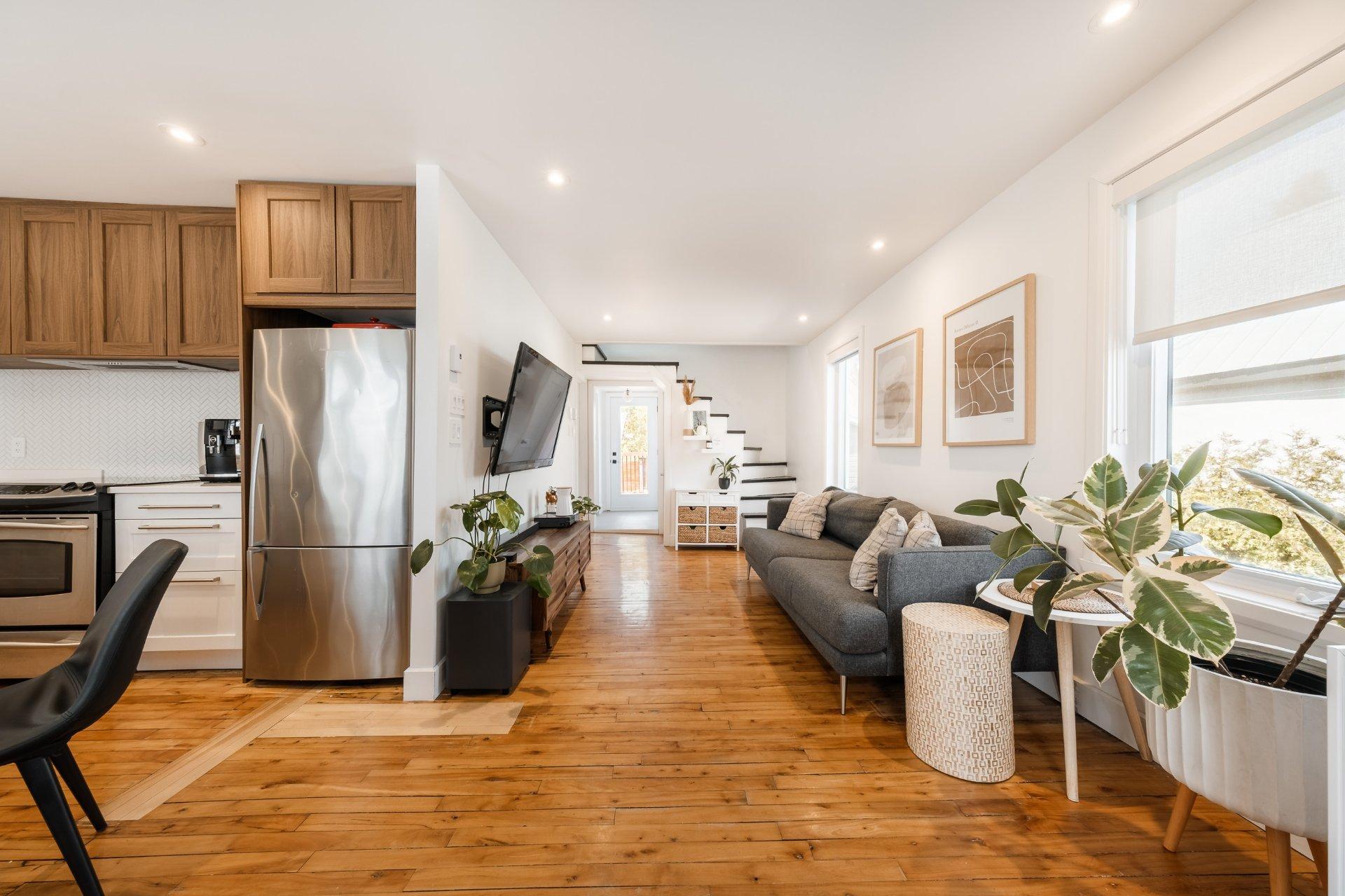









80


Rue Désautels

,
Mont-Saint-Hilaire,




QC
J3H3B9

