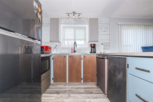 









2695


Main

ST, 120,
Winnipeg,




MB
R2V 4S9

