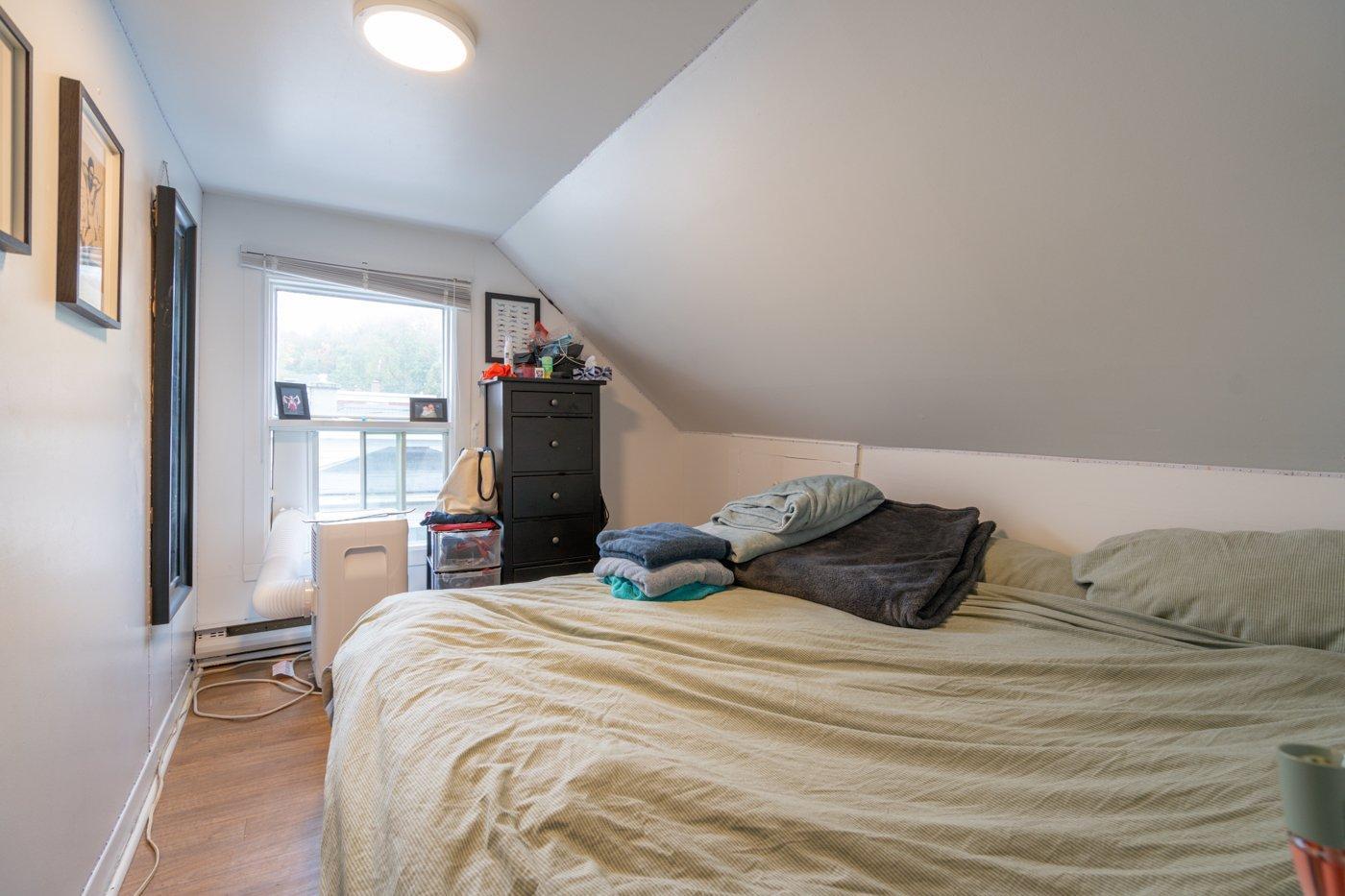 









913

 - 923


Rue du Fédéral

,
Sherbrooke (Les Nations),




QC
J1H5A6

