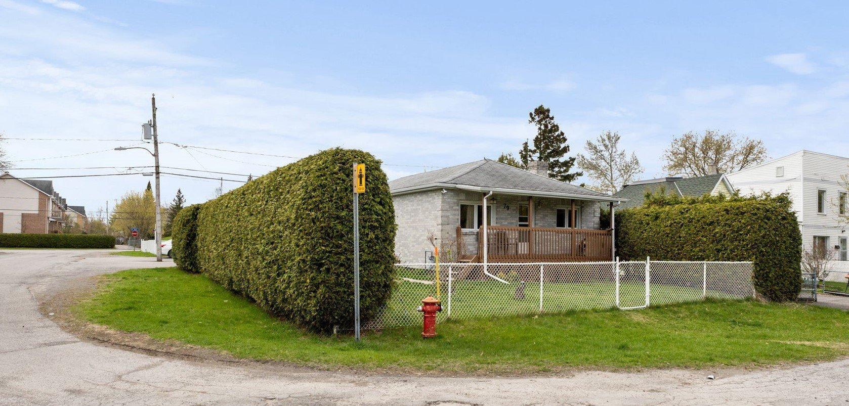 









79


Rue Deschênes

,
Gatineau (Aylmer),




QC
J9H1N8

