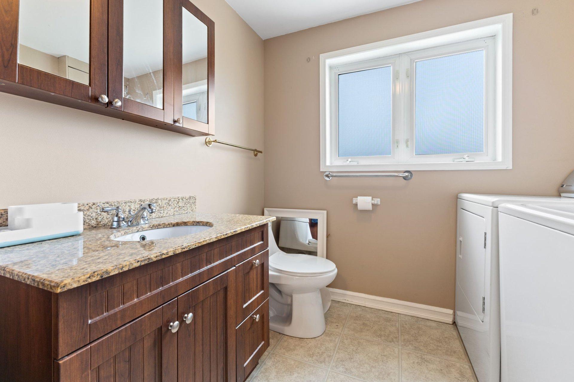 









79


Rue Deschênes

,
Gatineau (Aylmer),




QC
J9H1N8

