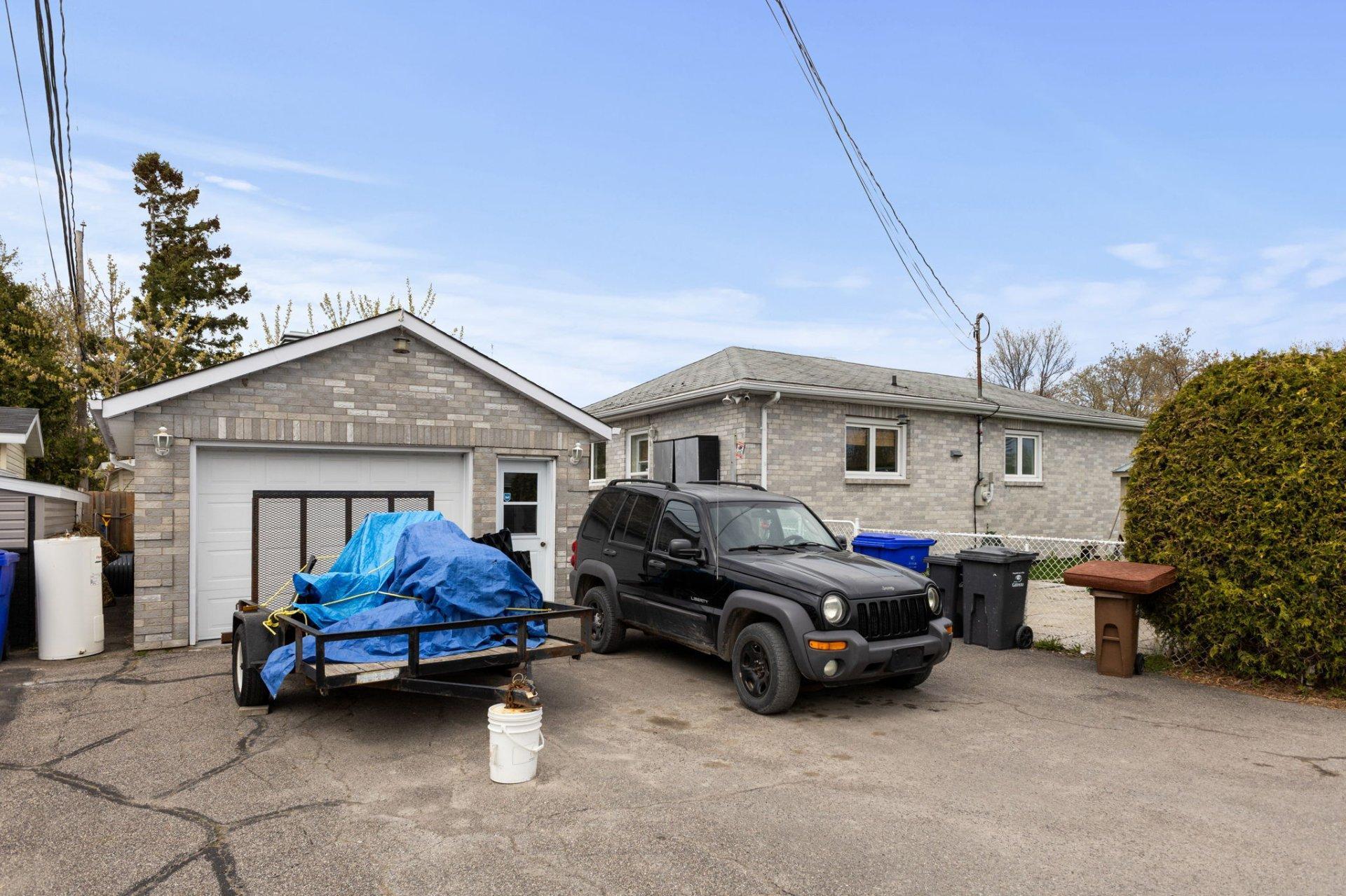 









79


Rue Deschênes

,
Gatineau (Aylmer),




QC
J9H1N8

