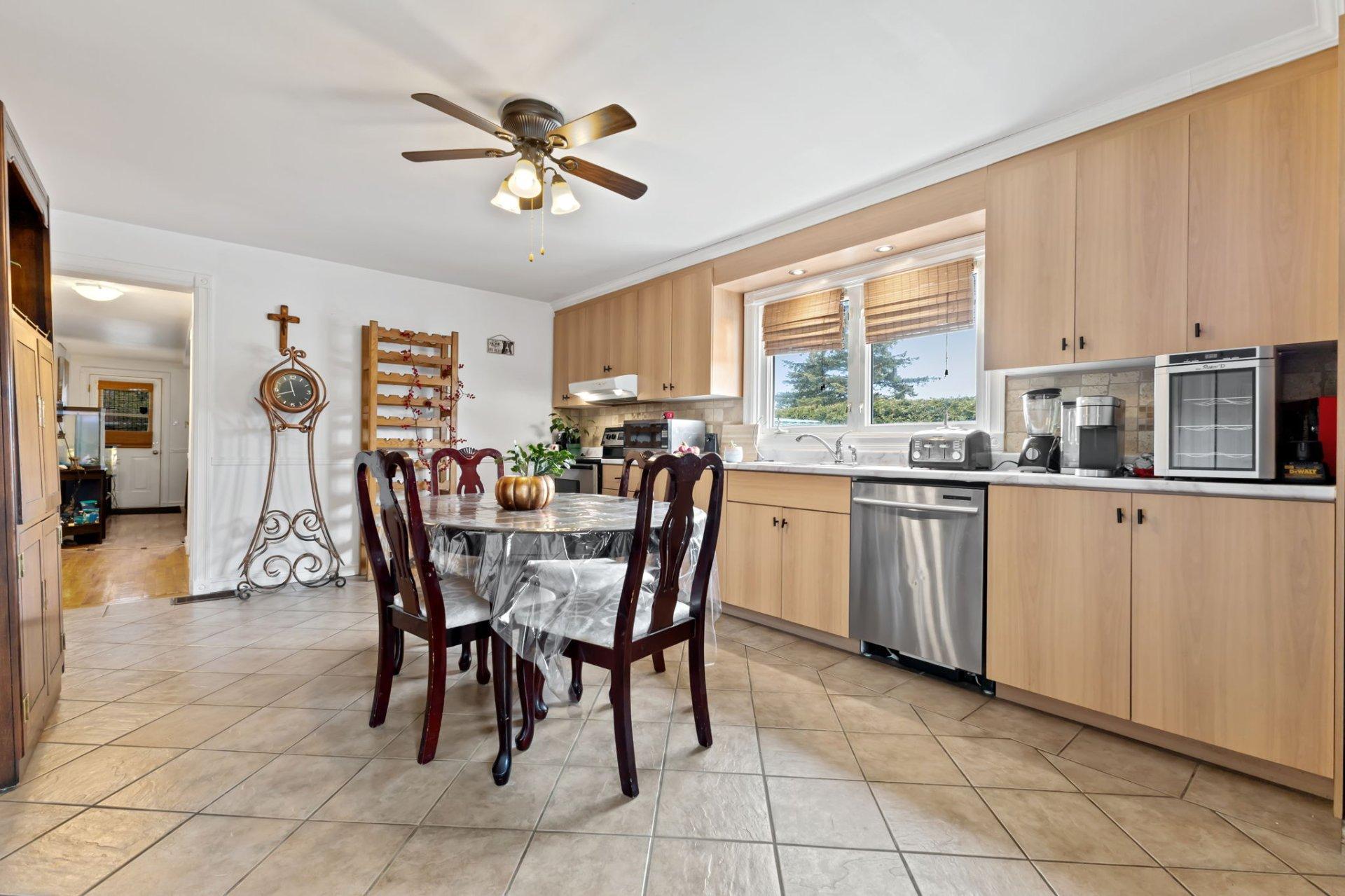 









79


Rue Deschênes

,
Gatineau (Aylmer),




QC
J9H1N8

