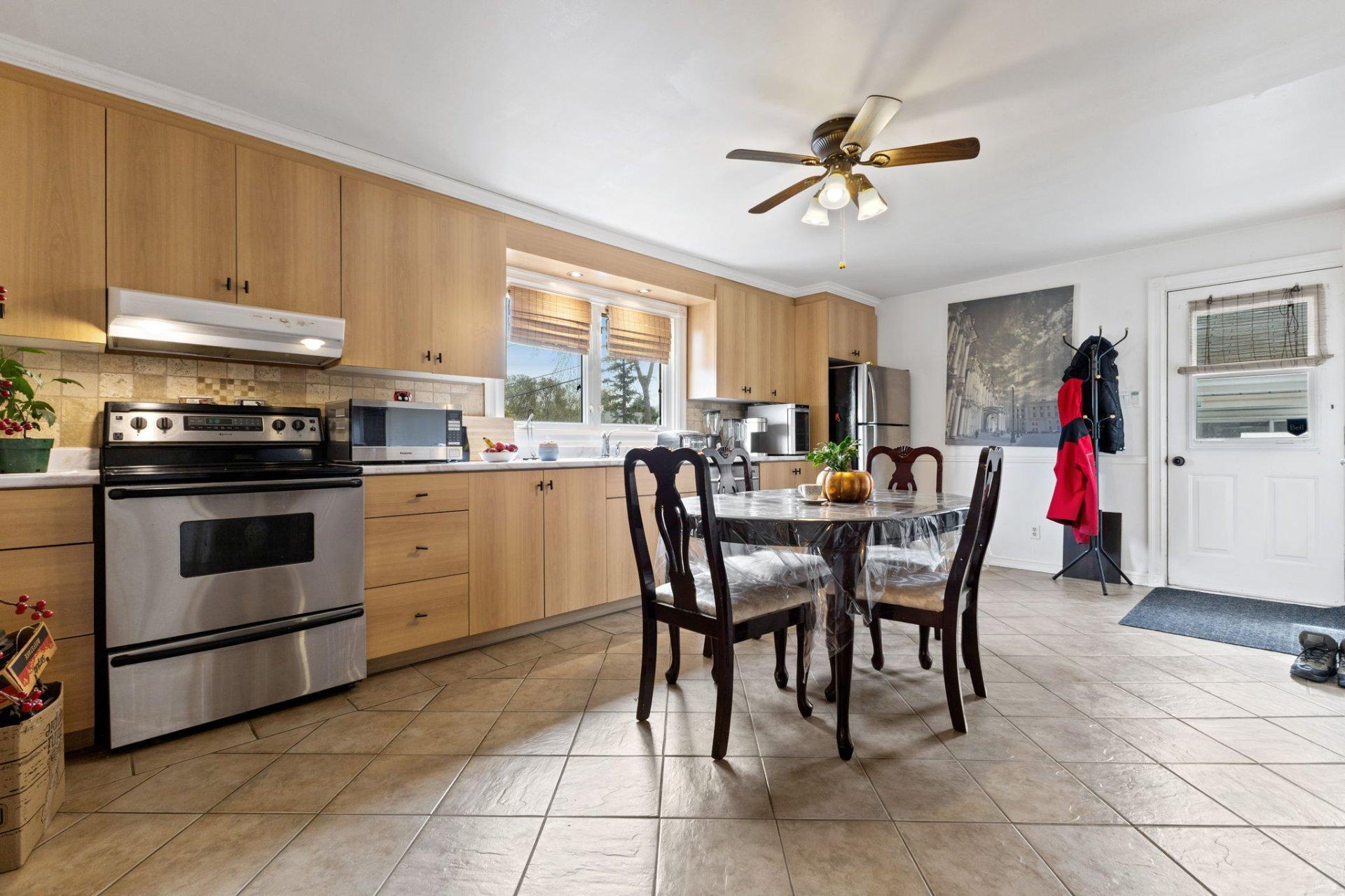 









79


Rue Deschênes

,
Gatineau (Aylmer),




QC
J9H1N8

