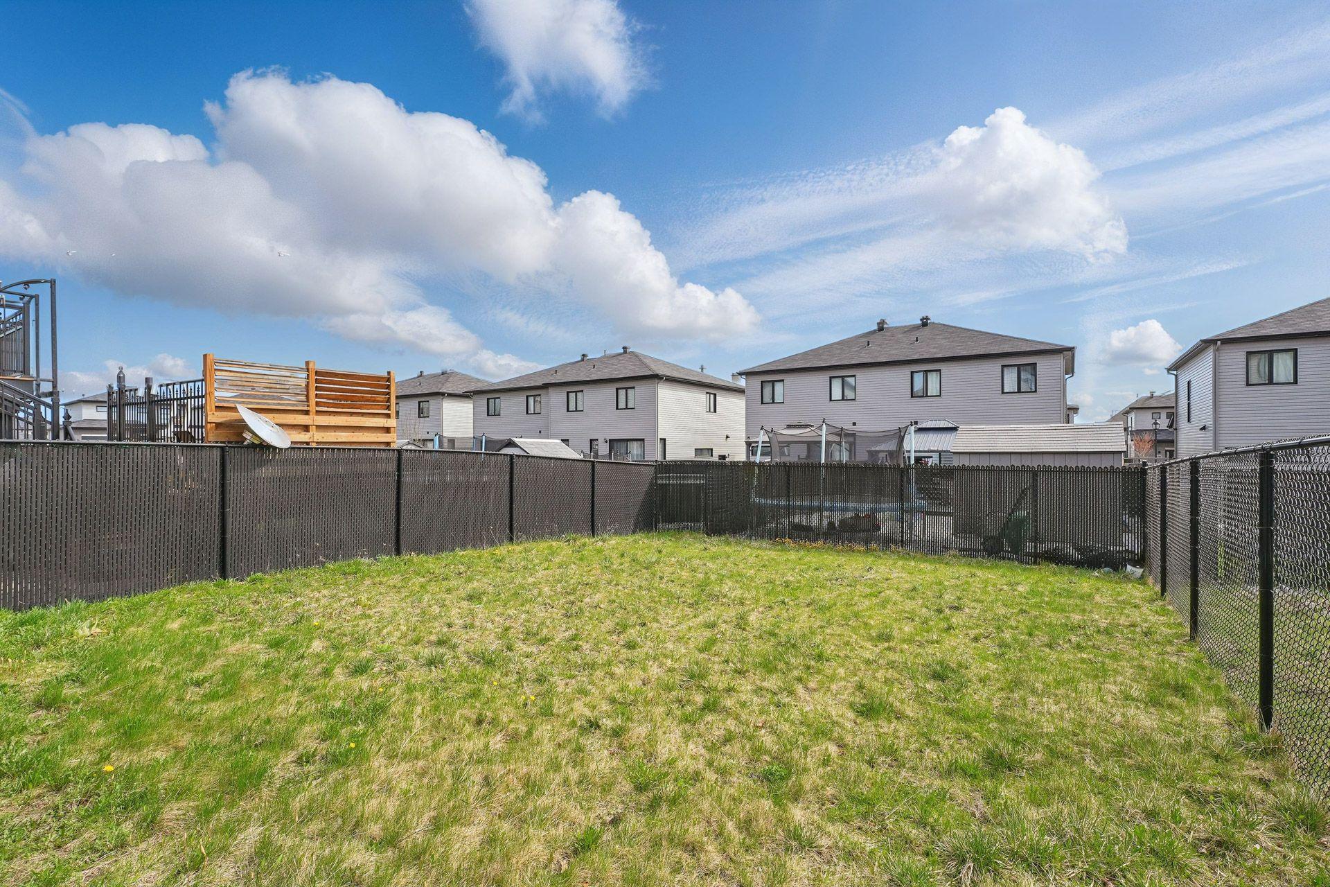 









47


Rue d'Anvers

,
Gatineau (Aylmer),




QC
J9J3J2

