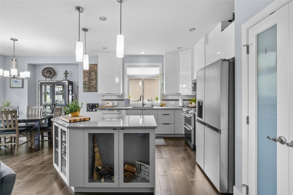 









3825


Acacia

Lane,
West Kelowna,




BC
V4T 3M1

