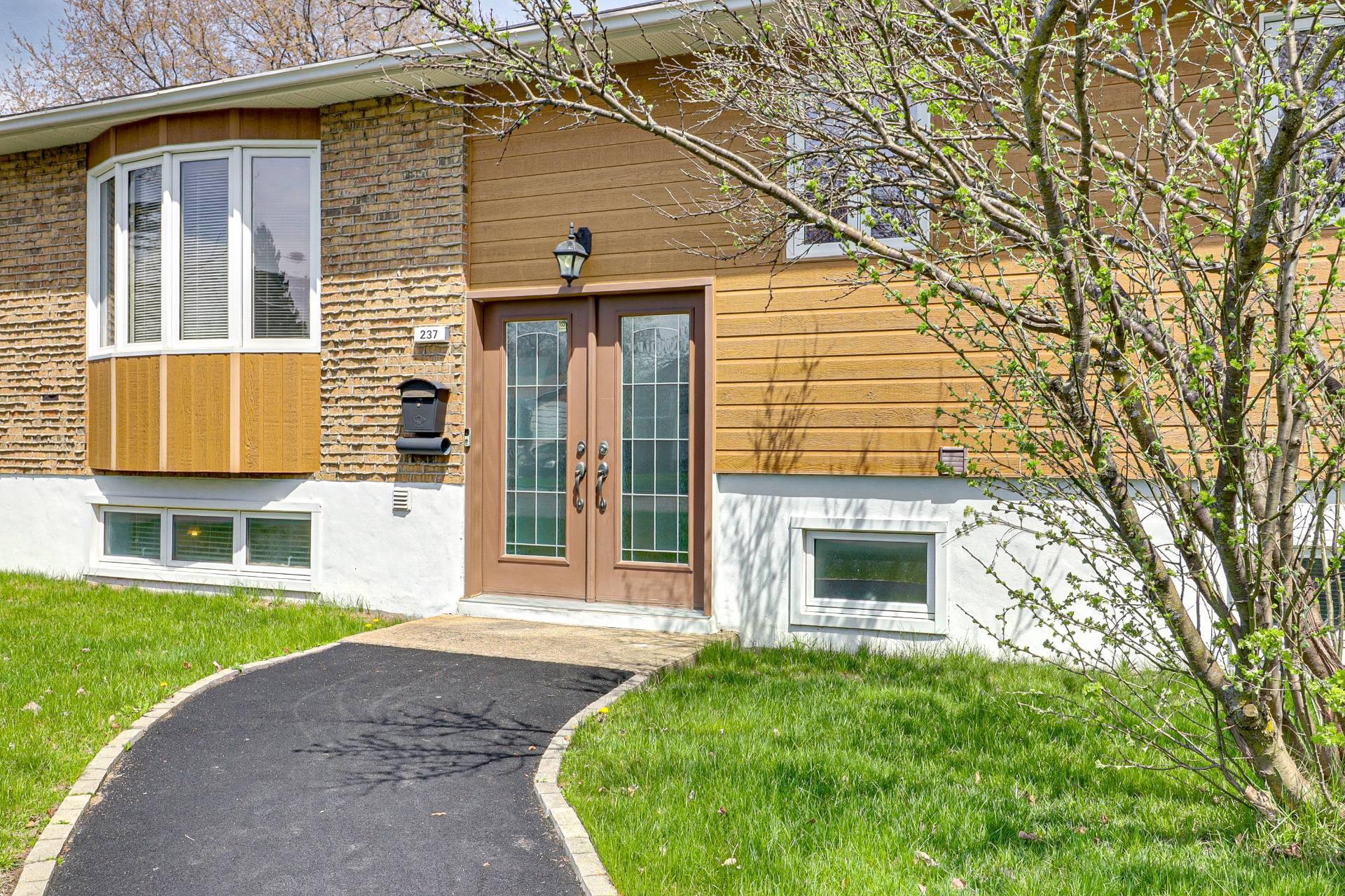 









237


Rue Liébert

,
Repentigny (Repentigny),




QC
J6A5P6

