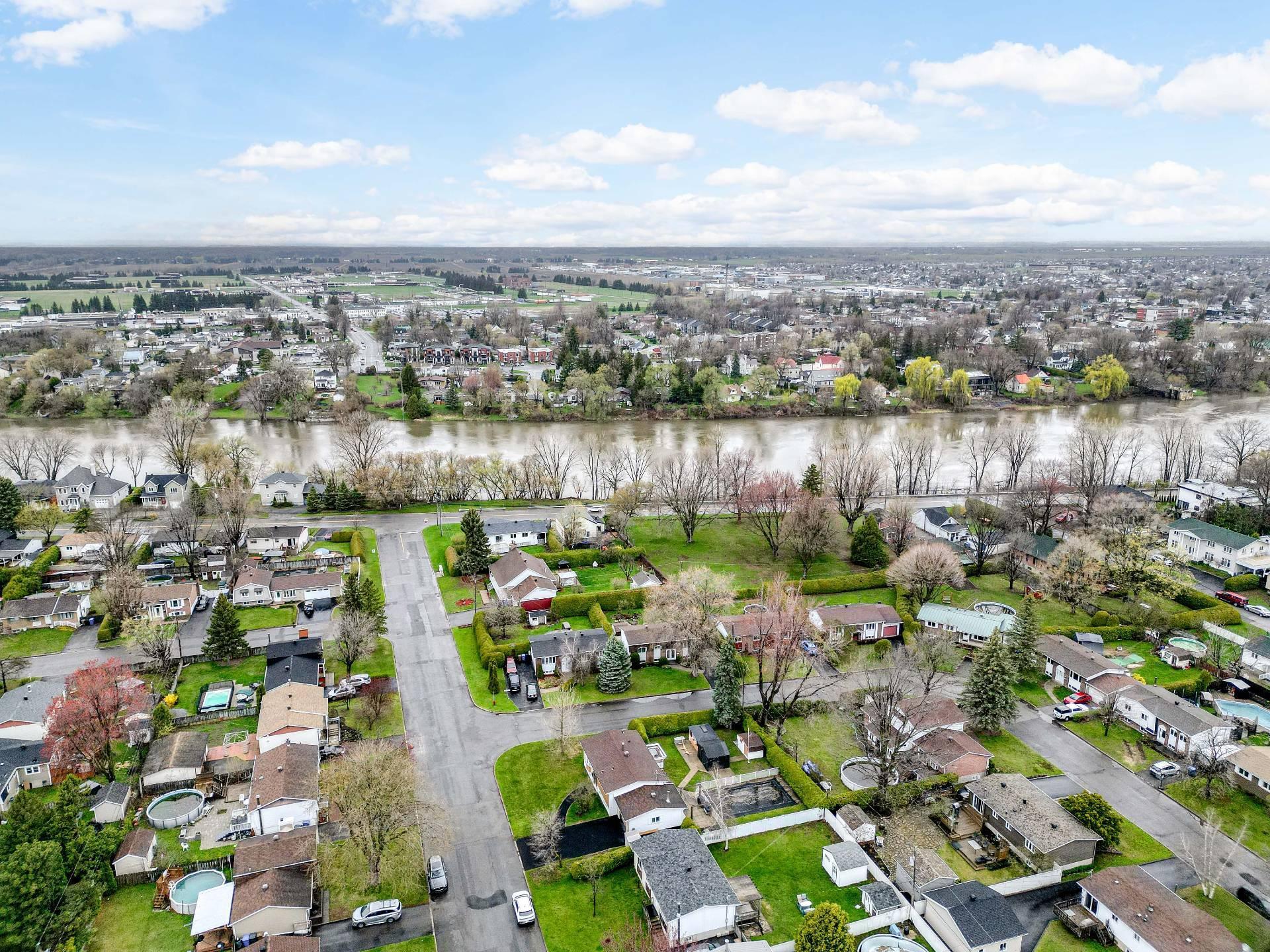 









237


Rue Liébert

,
Repentigny (Repentigny),




QC
J6A5P6


