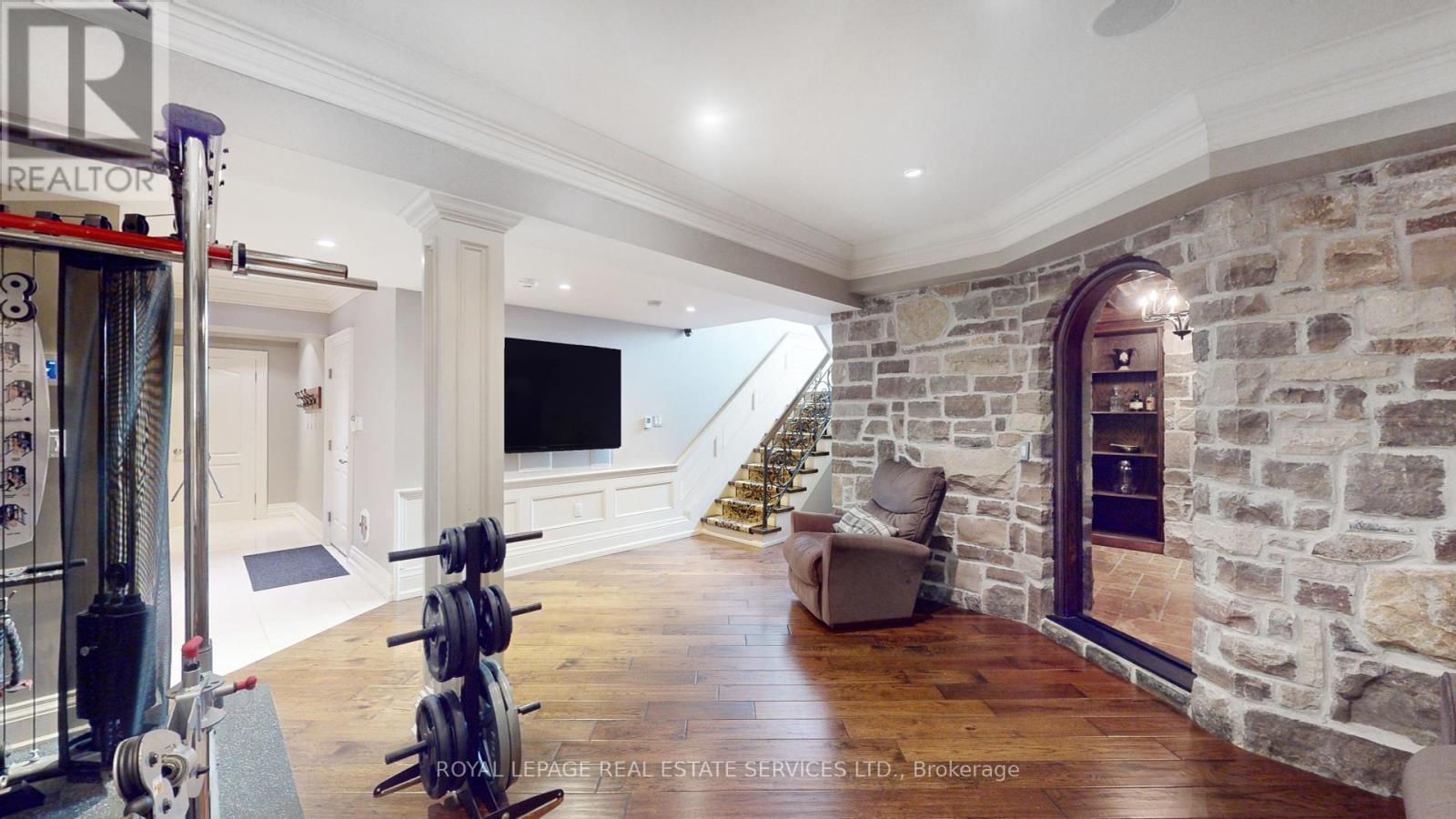 












43 RIVERSIDE CRESCENT

,
Toronto,




Ontario
M6S1B5


