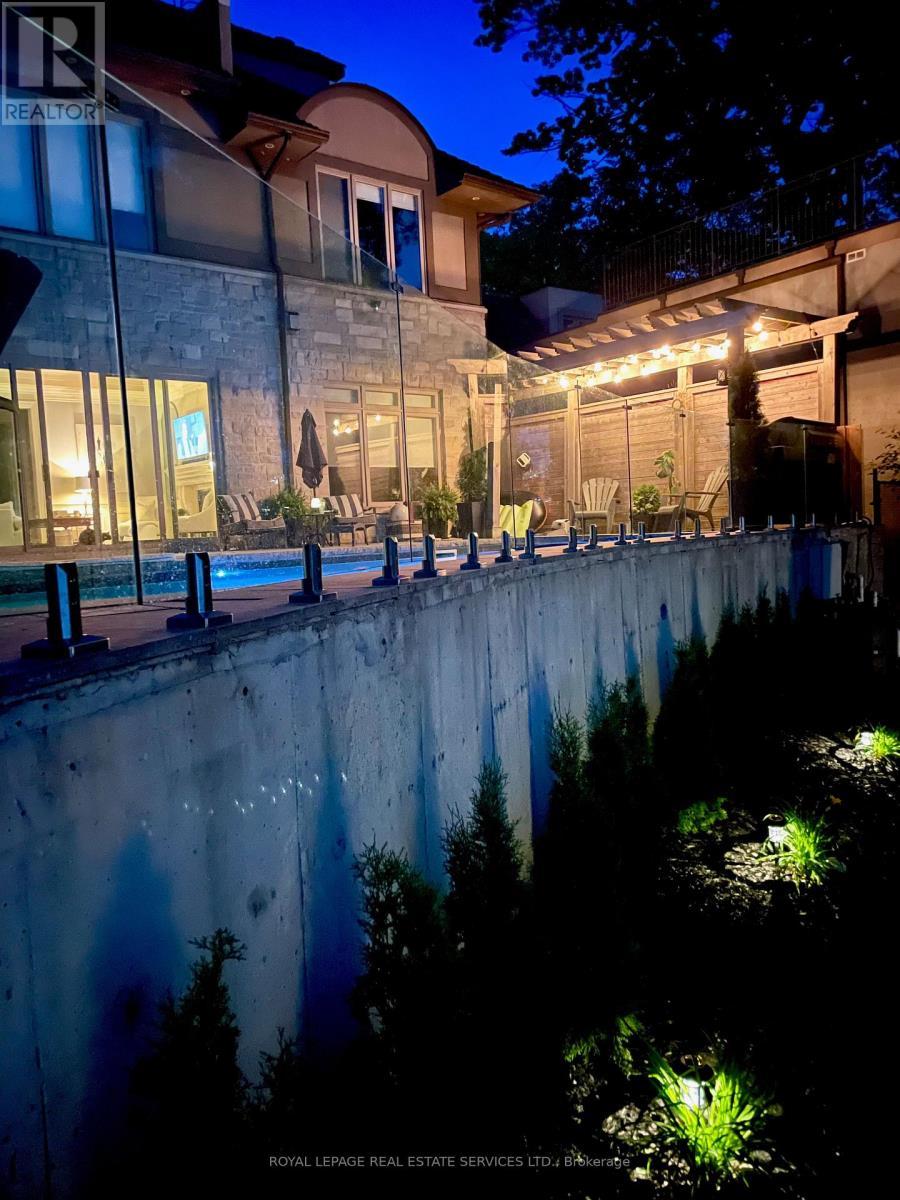 












43 RIVERSIDE CRESCENT

,
Toronto,




Ontario
M6S1B5

