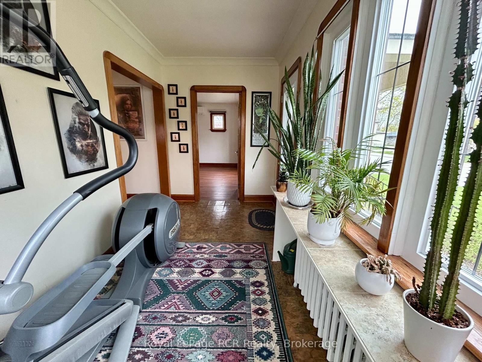 












311 12TH STREET

,
Hanover,




Ontario
N4N1V5

