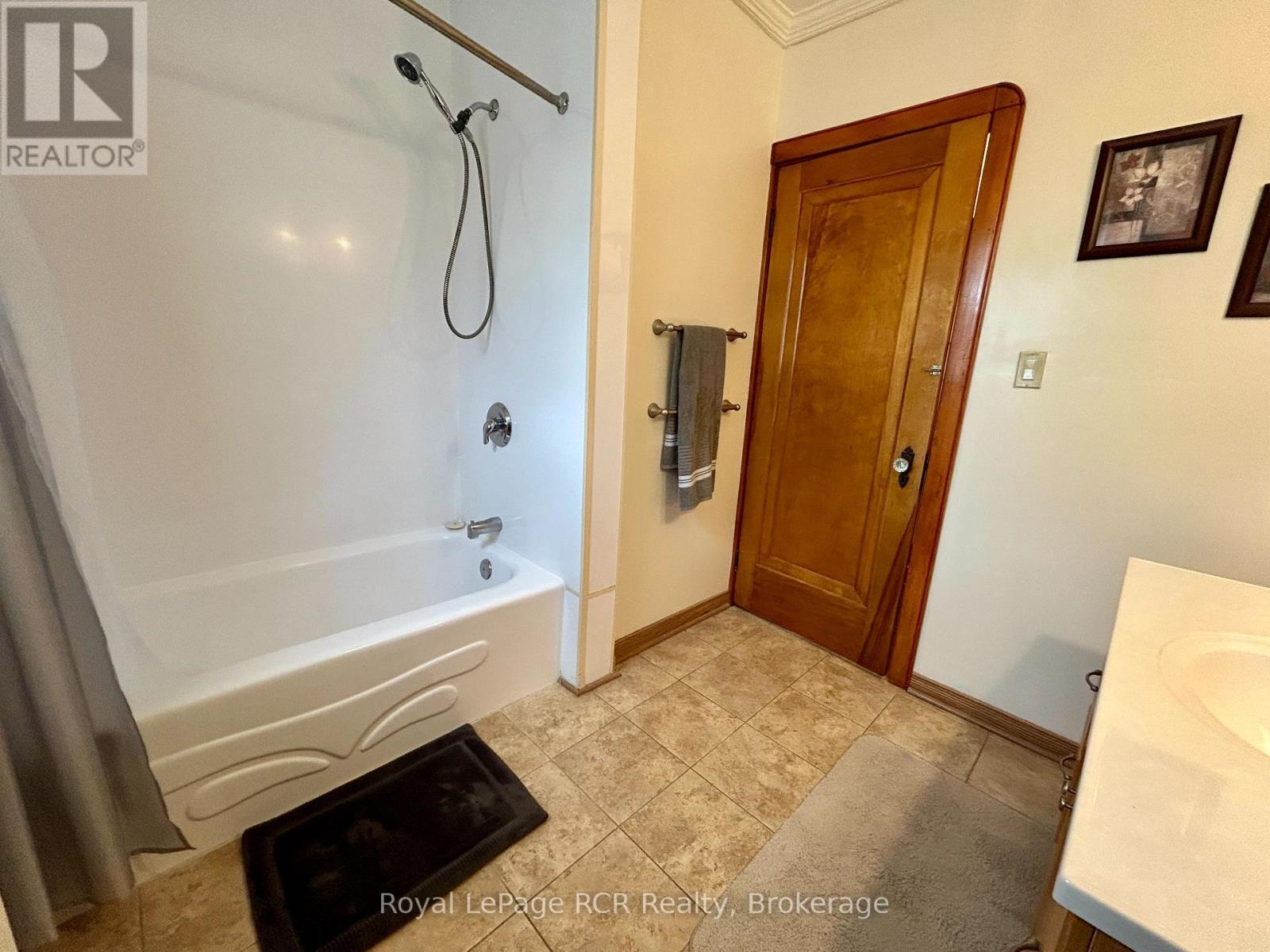 












311 12TH STREET

,
Hanover,




Ontario
N4N1V5

