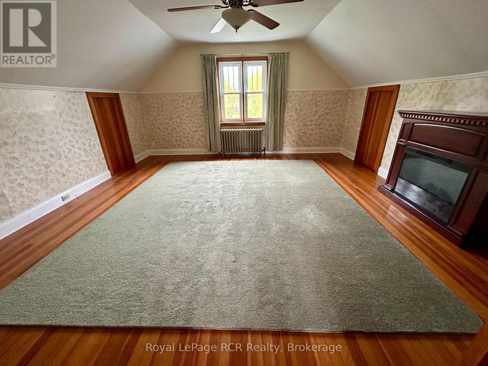 












311 12TH STREET

,
Hanover,




Ontario
N4N1V5

