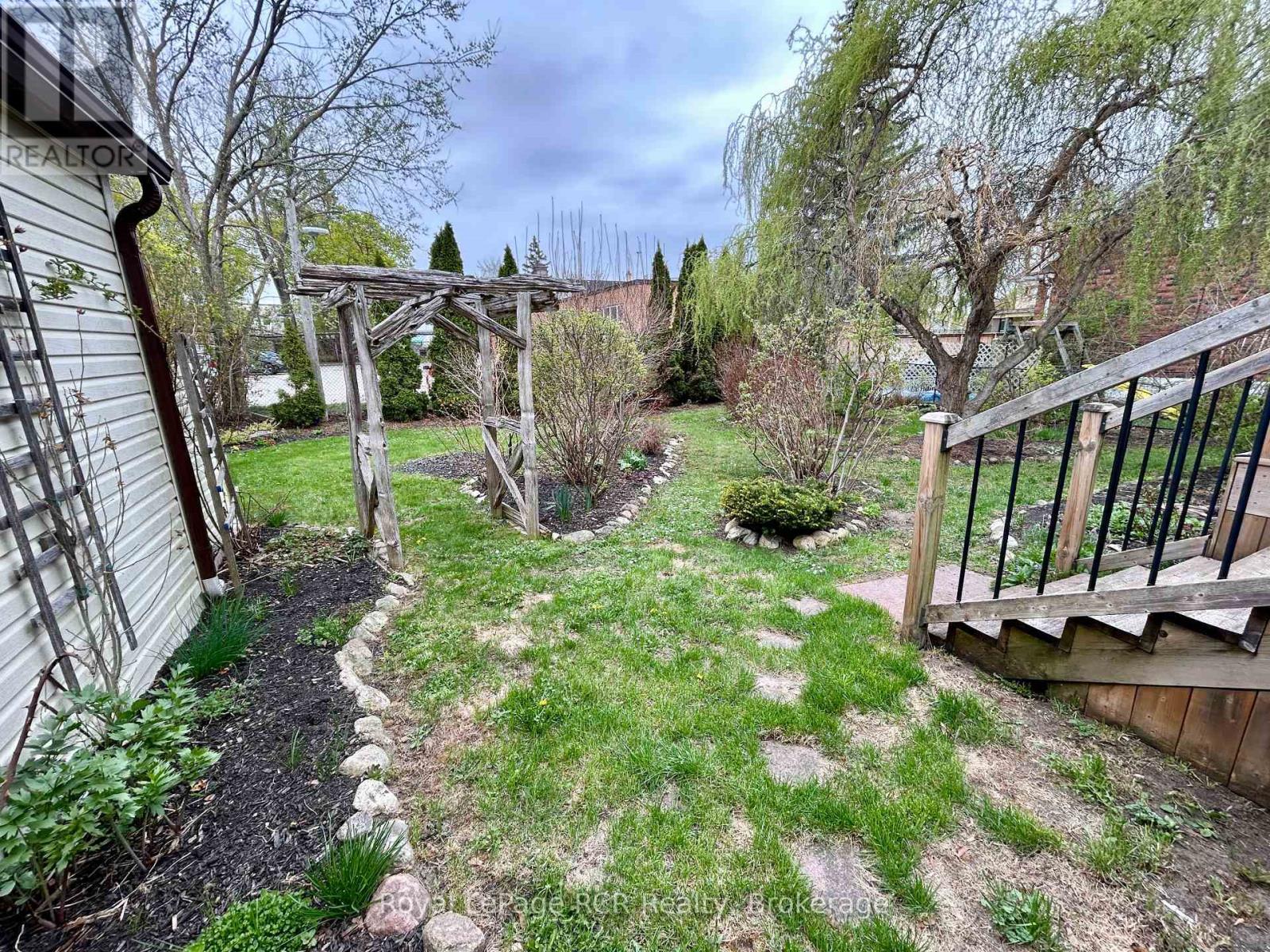 












311 12TH STREET

,
Hanover,




Ontario
N4N1V5

