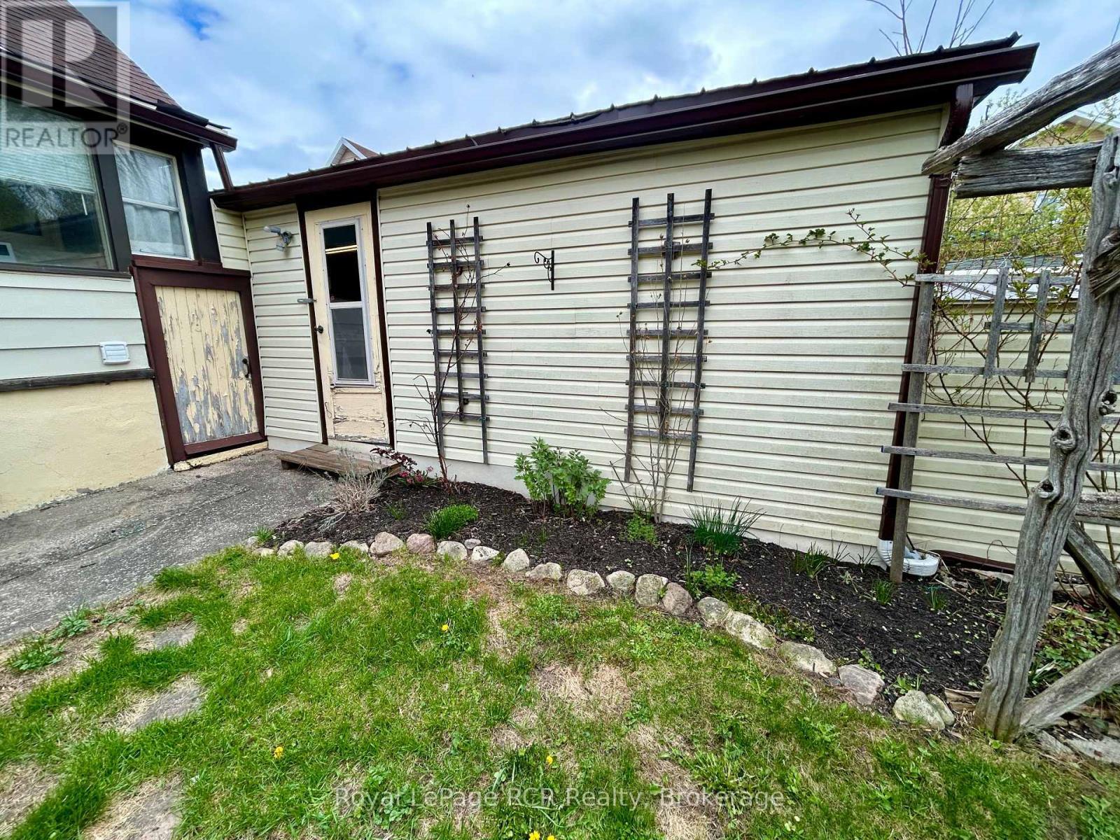 












311 12TH STREET

,
Hanover,




Ontario
N4N1V5

