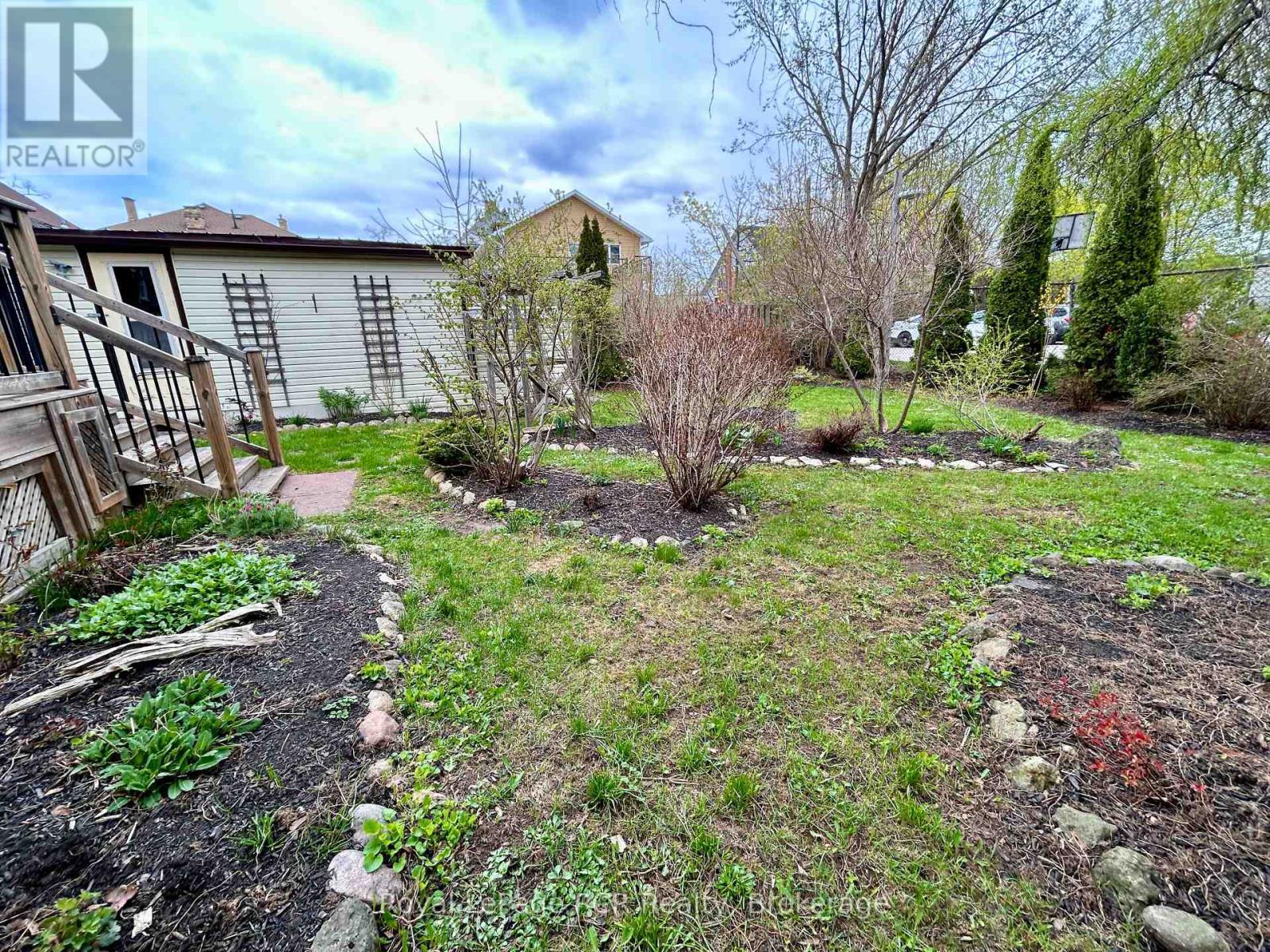 












311 12TH STREET

,
Hanover,




Ontario
N4N1V5

