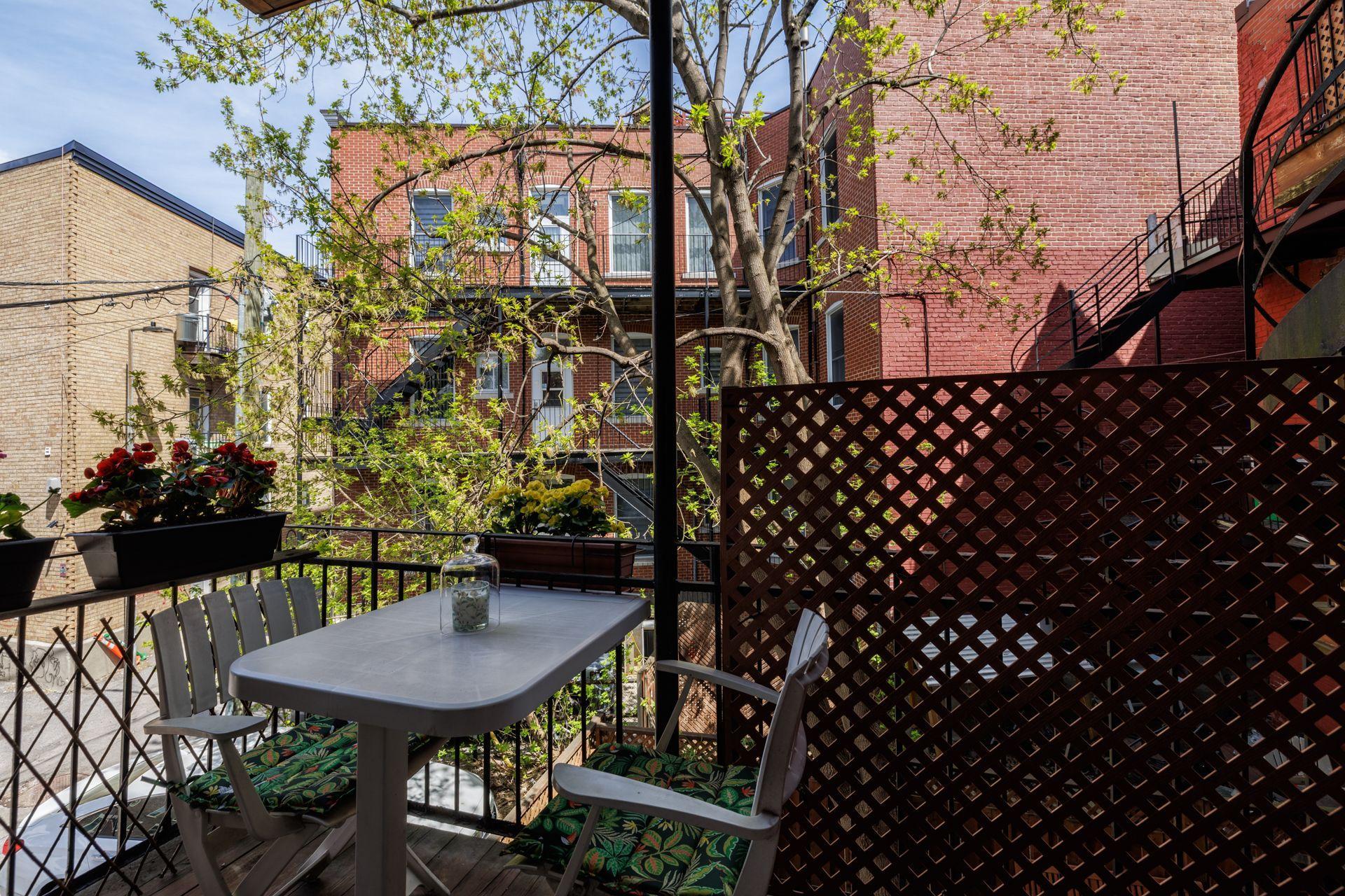 









1973


Rue Sherbrooke E.

,
Montréal (Le Plateau-Mont-Royal),




QC
H2K1B8

