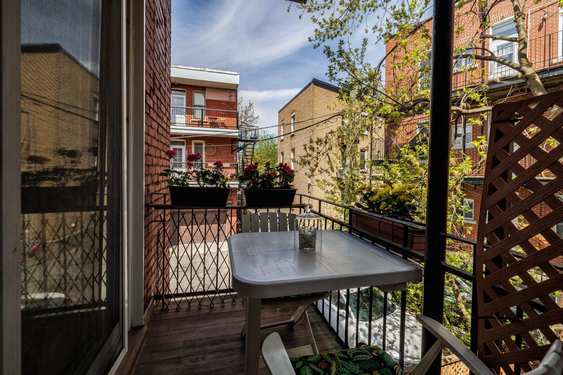 









1973


Rue Sherbrooke E.

,
Montréal (Le Plateau-Mont-Royal),




QC
H2K1B8

