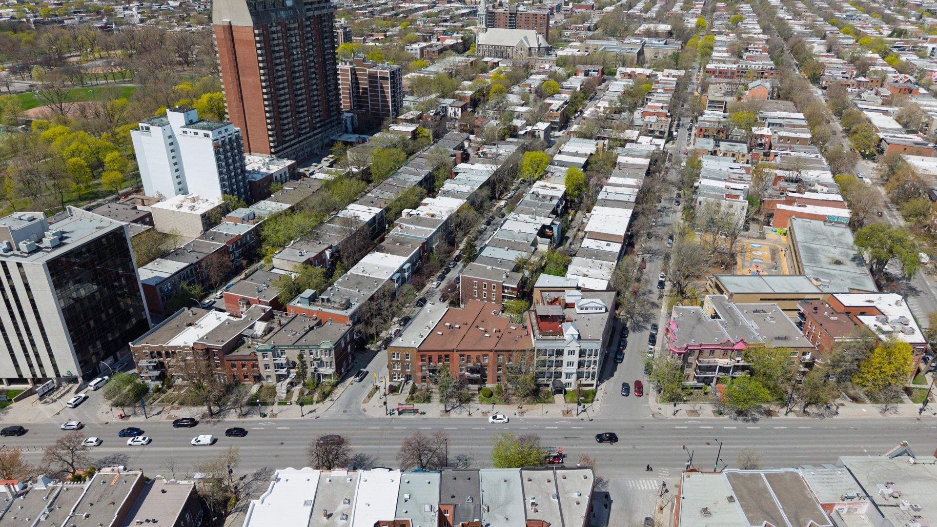 









1973


Rue Sherbrooke E.

,
Montréal (Le Plateau-Mont-Royal),




QC
H2K1B8

