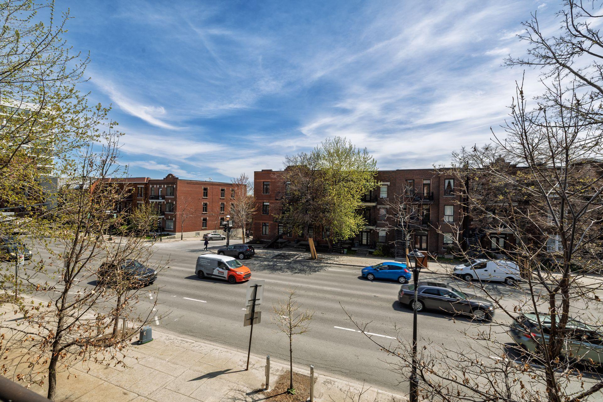 









1973


Rue Sherbrooke E.

,
Montréal (Le Plateau-Mont-Royal),




QC
H2K1B8

