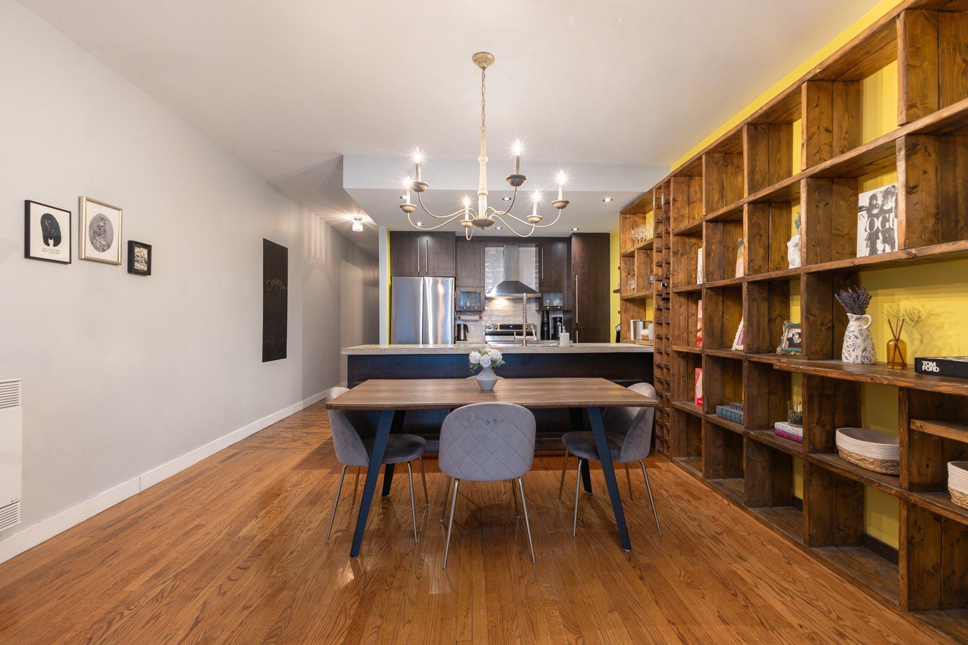 









1973


Rue Sherbrooke E.

,
Montréal (Le Plateau-Mont-Royal),




QC
H2K1B8

