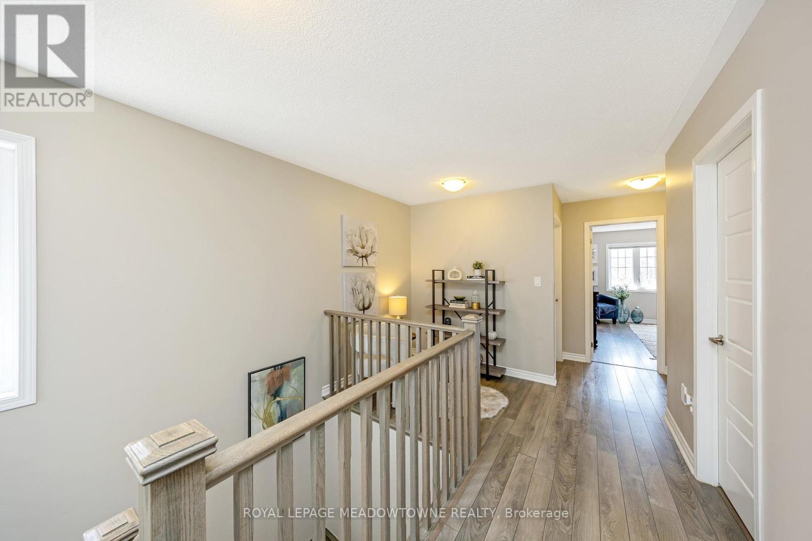 












307 YATES DRIVE

,
Milton,




Ontario
L9T2Y4

