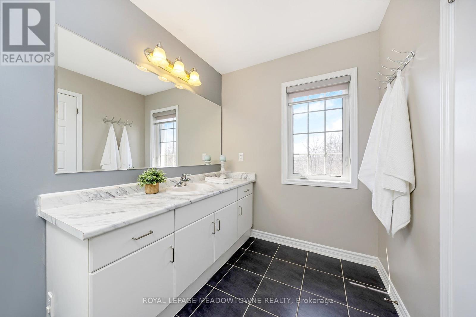 












307 YATES DRIVE

,
Milton,




Ontario
L9T2Y4

