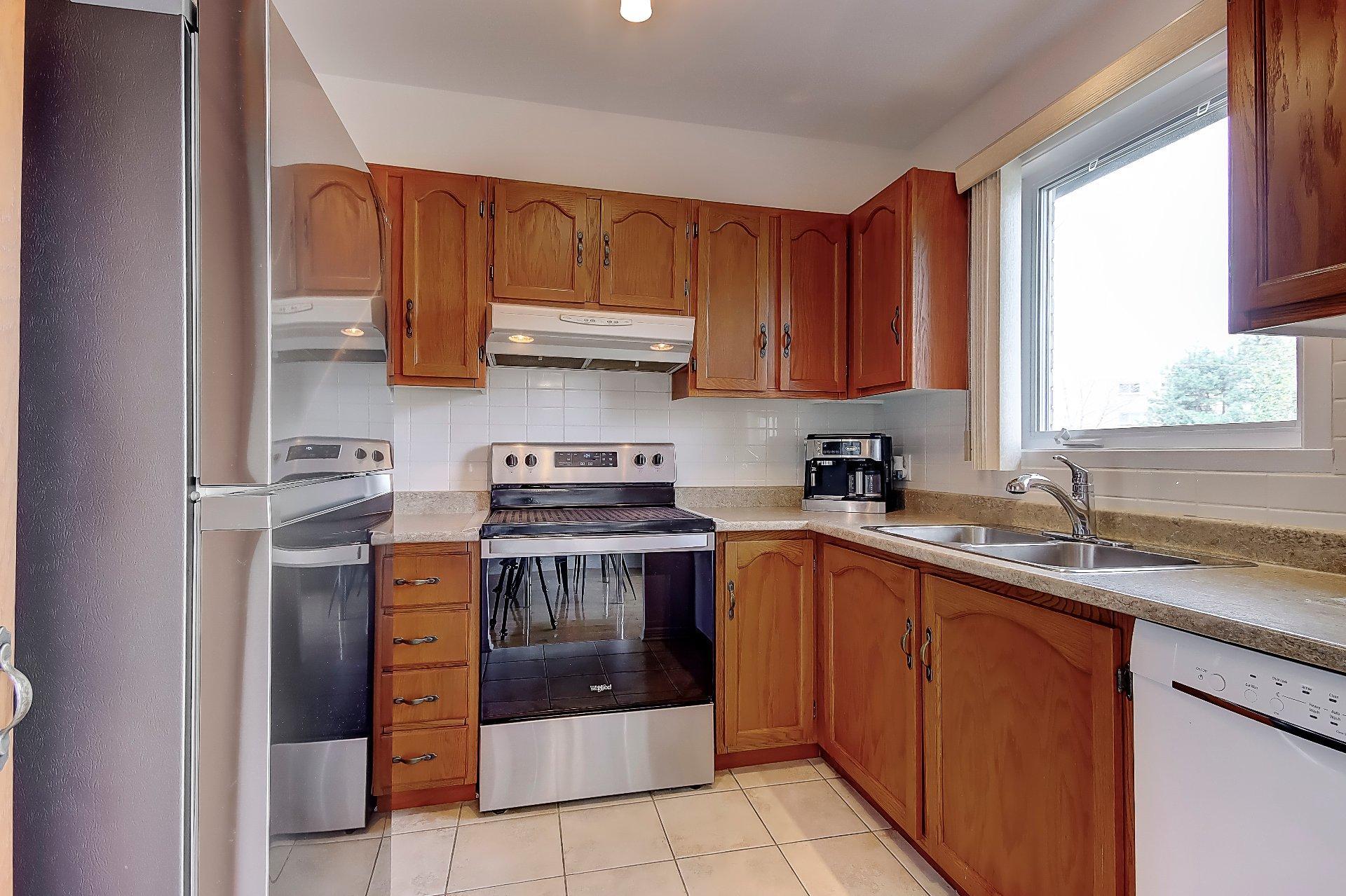









117


Rue Lalemant

,
Longueuil (Le Vieux-Longueuil),




QC
J4G1V2

