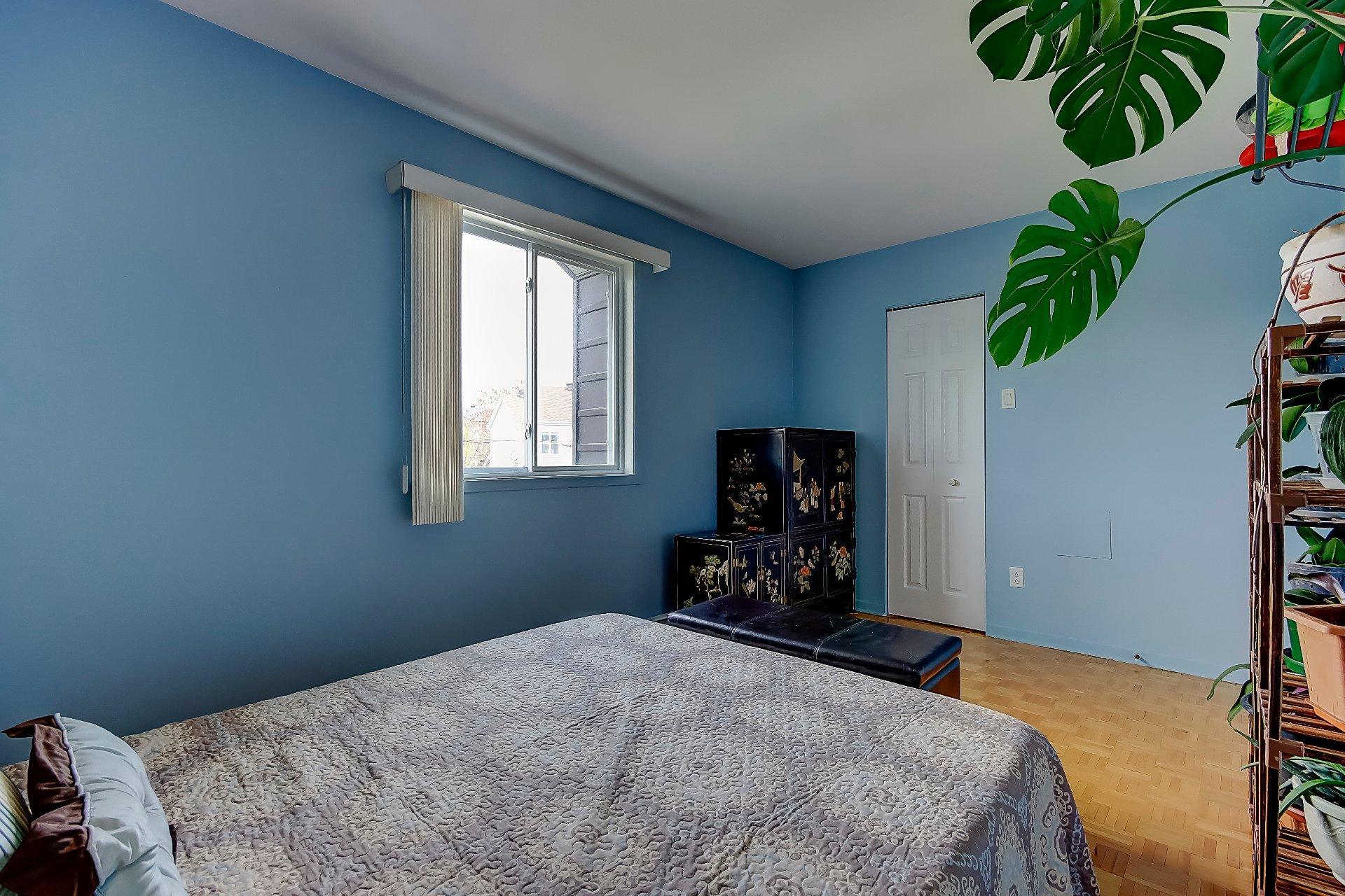 









117


Rue Lalemant

,
Longueuil (Le Vieux-Longueuil),




QC
J4G1V2

