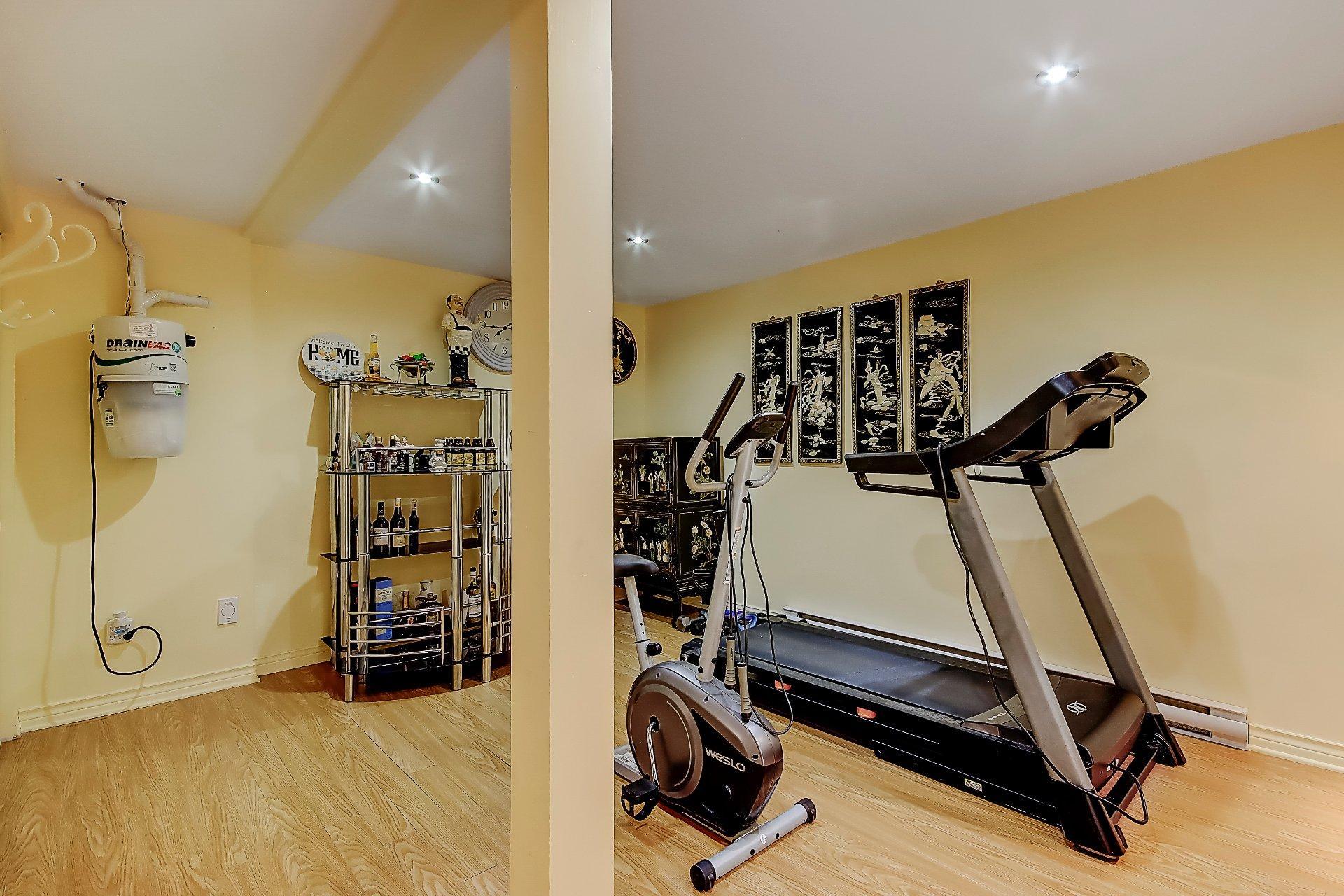 









117


Rue Lalemant

,
Longueuil (Le Vieux-Longueuil),




QC
J4G1V2

