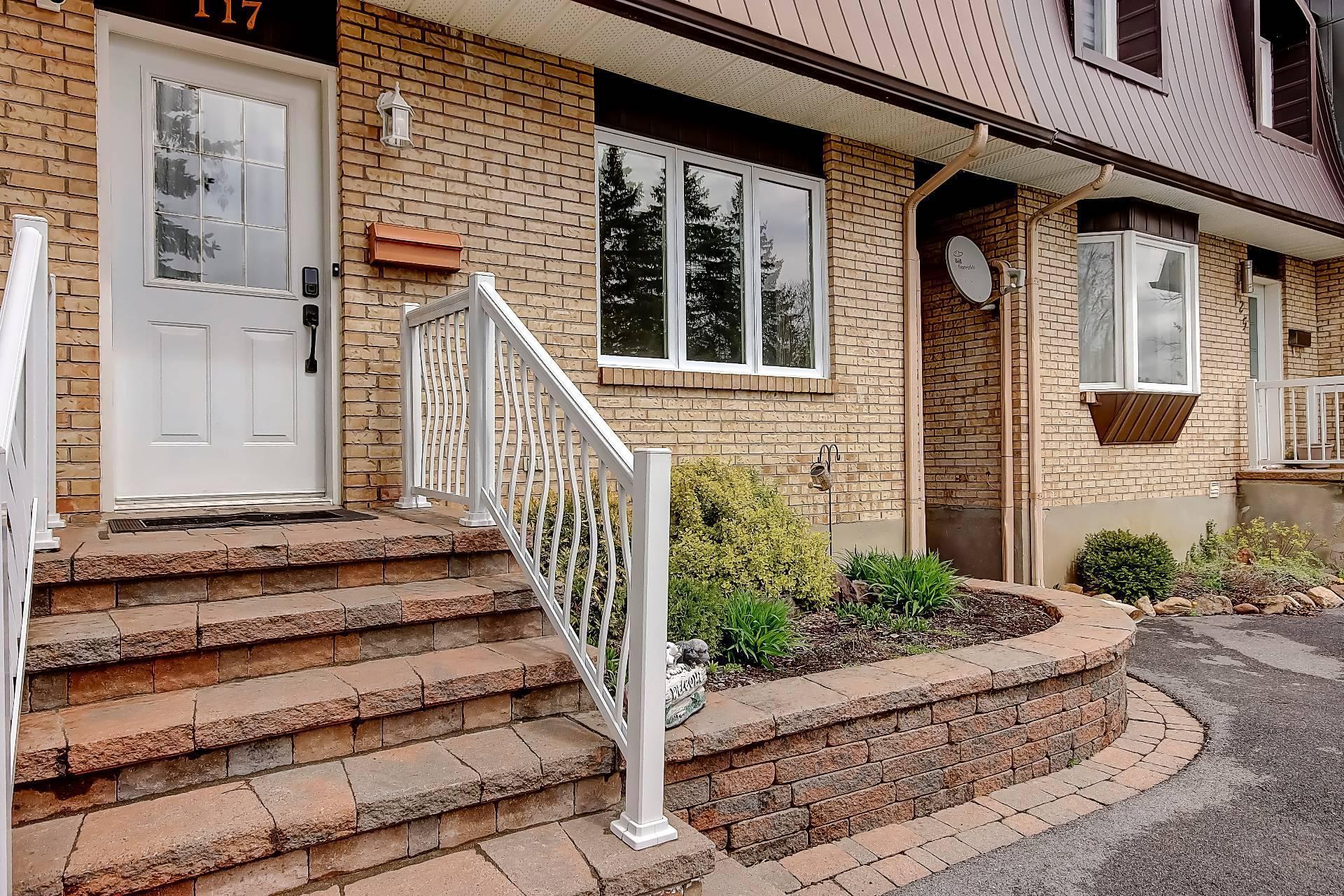 









117


Rue Lalemant

,
Longueuil (Le Vieux-Longueuil),




QC
J4G1V2

