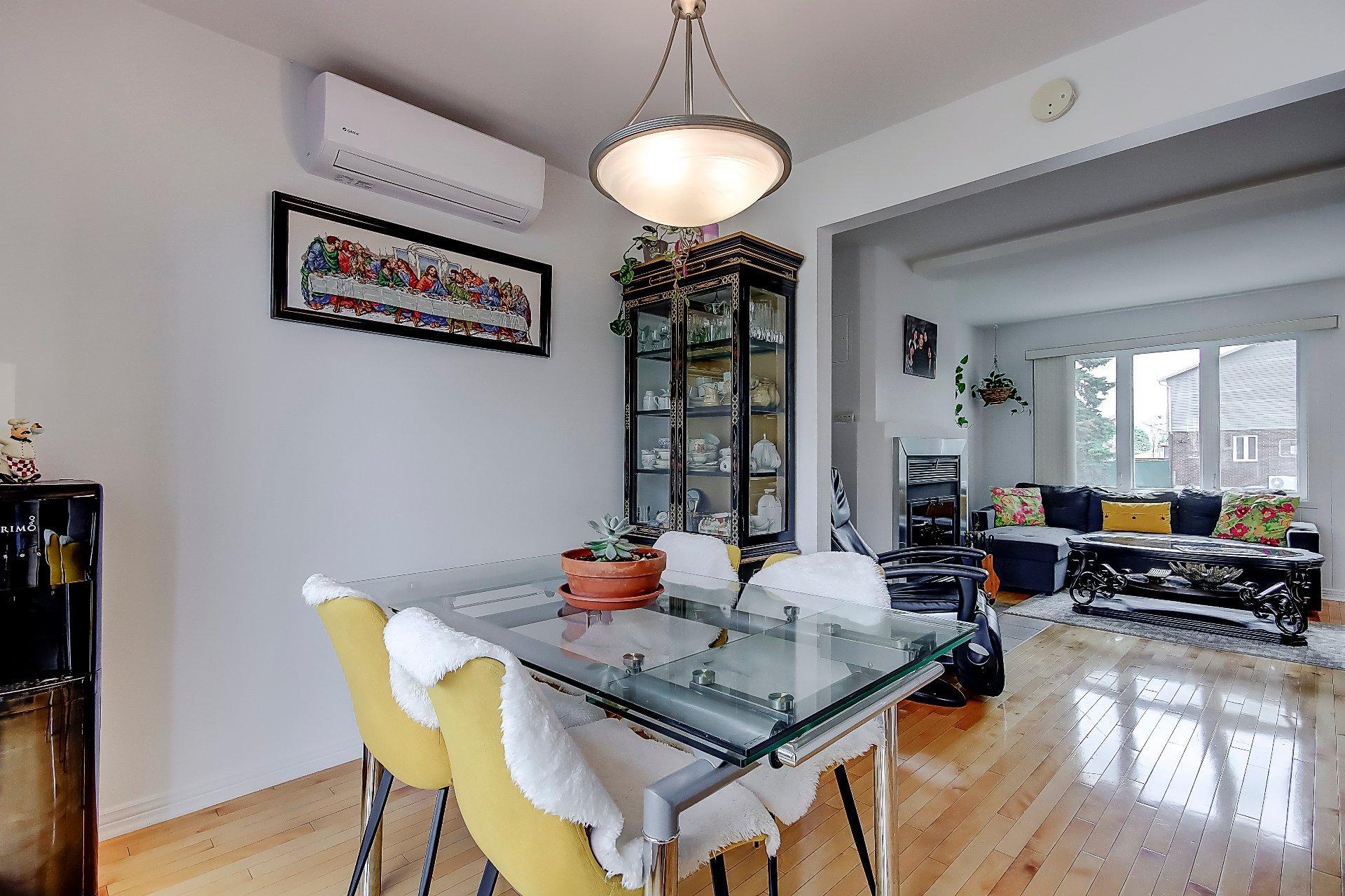 









117


Rue Lalemant

,
Longueuil (Le Vieux-Longueuil),




QC
J4G1V2

