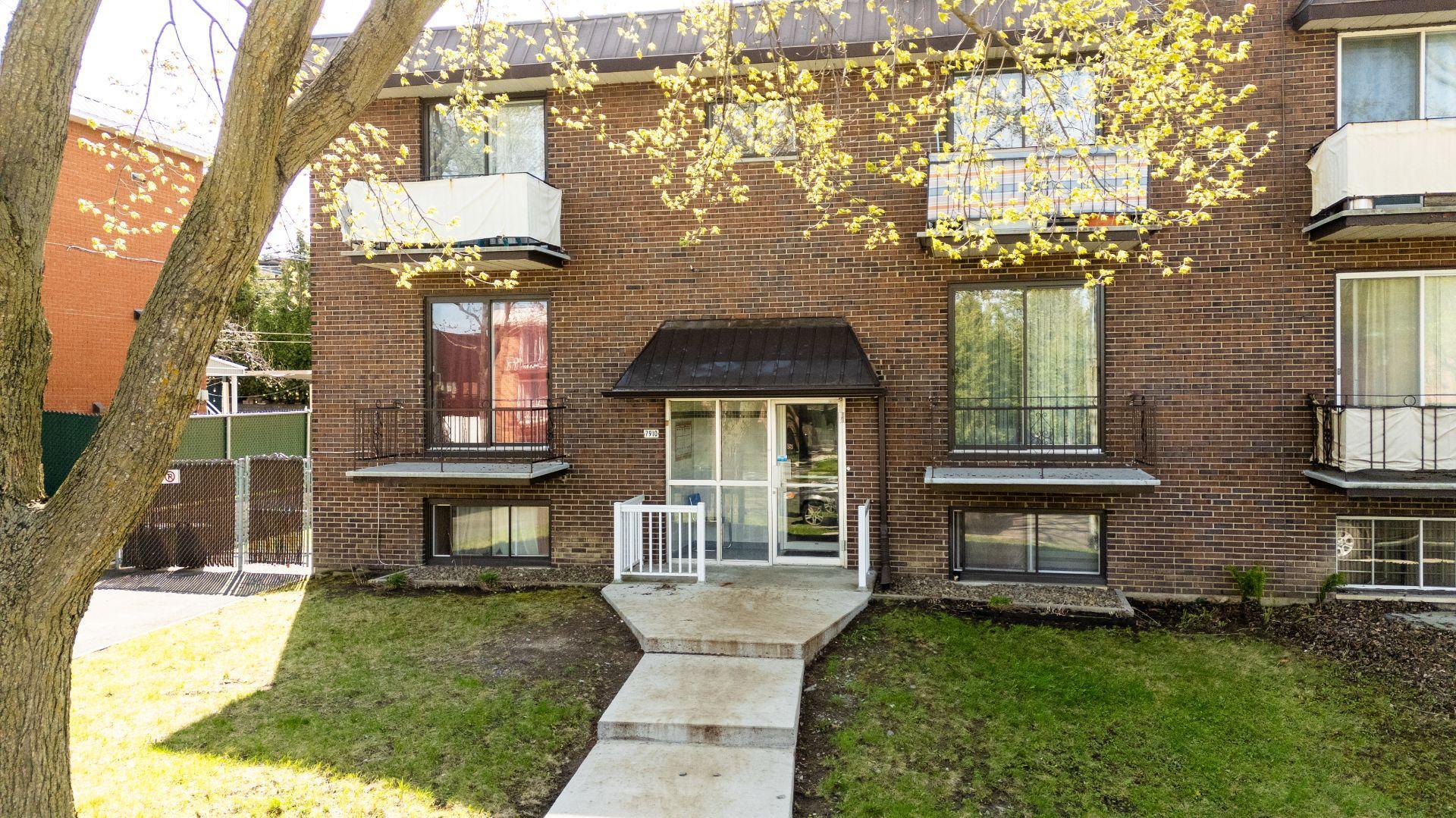 









7910


Av. René-Descartes

,
Montréal (Rivière-des-Prairies/Pointe-aux-Trembles),




QC
H1E3J1

