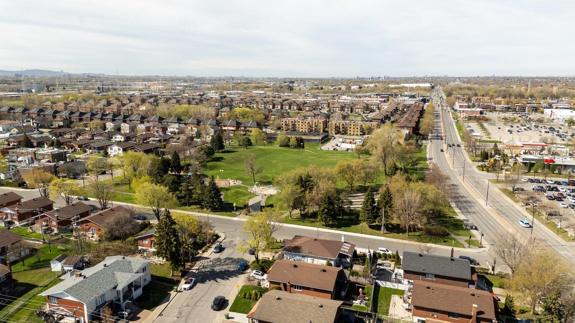 









7910


Av. René-Descartes

,
Montréal (Rivière-des-Prairies/Pointe-aux-Trembles),




QC
H1E3J1

