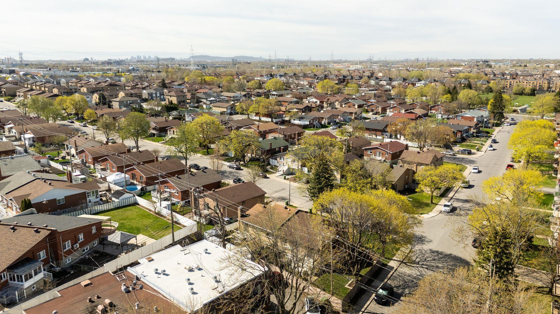 









7910


Av. René-Descartes

,
Montréal (Rivière-des-Prairies/Pointe-aux-Trembles),




QC
H1E3J1

