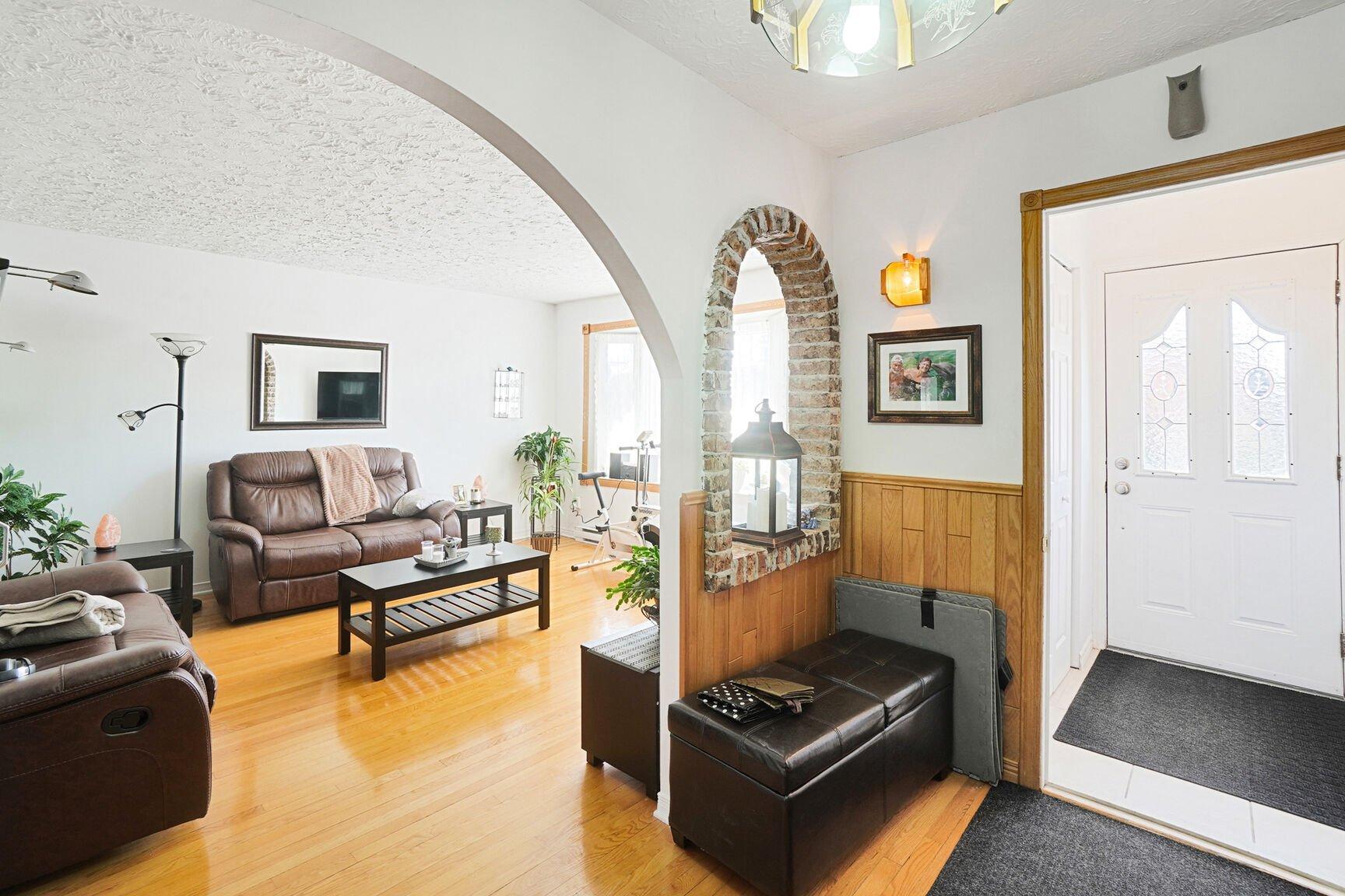 









2915

 - 2919


Rue Dugas

,
Longueuil (Le Vieux-Longueuil),




QC
J4L3L6


