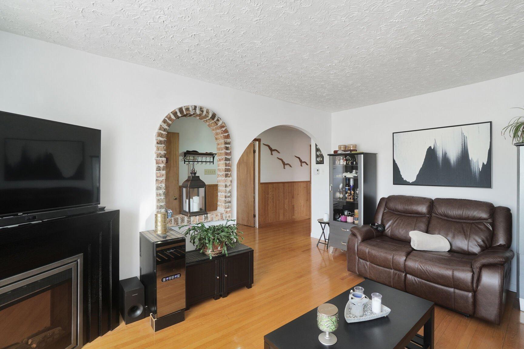 









2915

 - 2919


Rue Dugas

,
Longueuil (Le Vieux-Longueuil),




QC
J4L3L6

